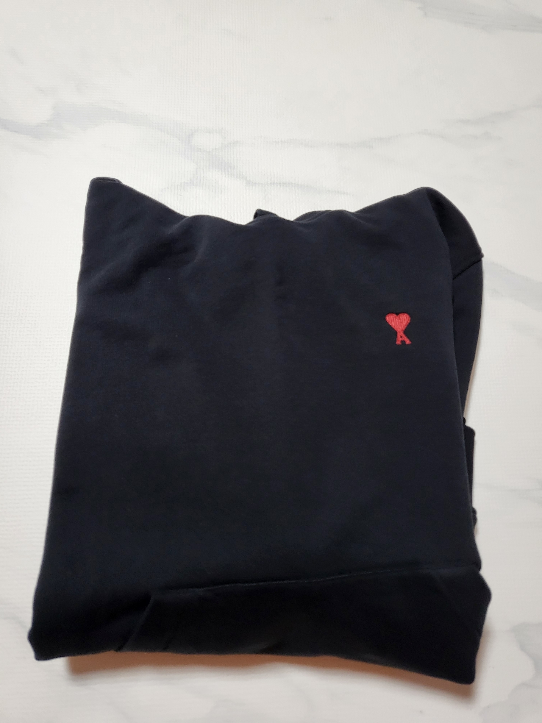 AMI de Coeur Hoodie Black 착용 스타일