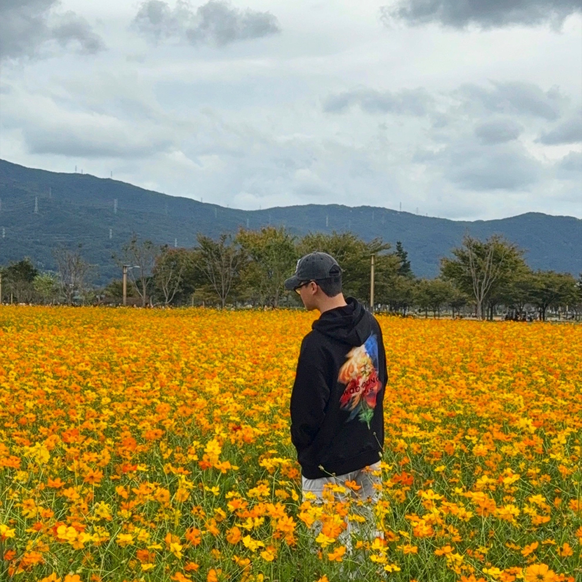 Wooyoungmi Swaying Flower Hoodie Black - 24FW 착용 스타일