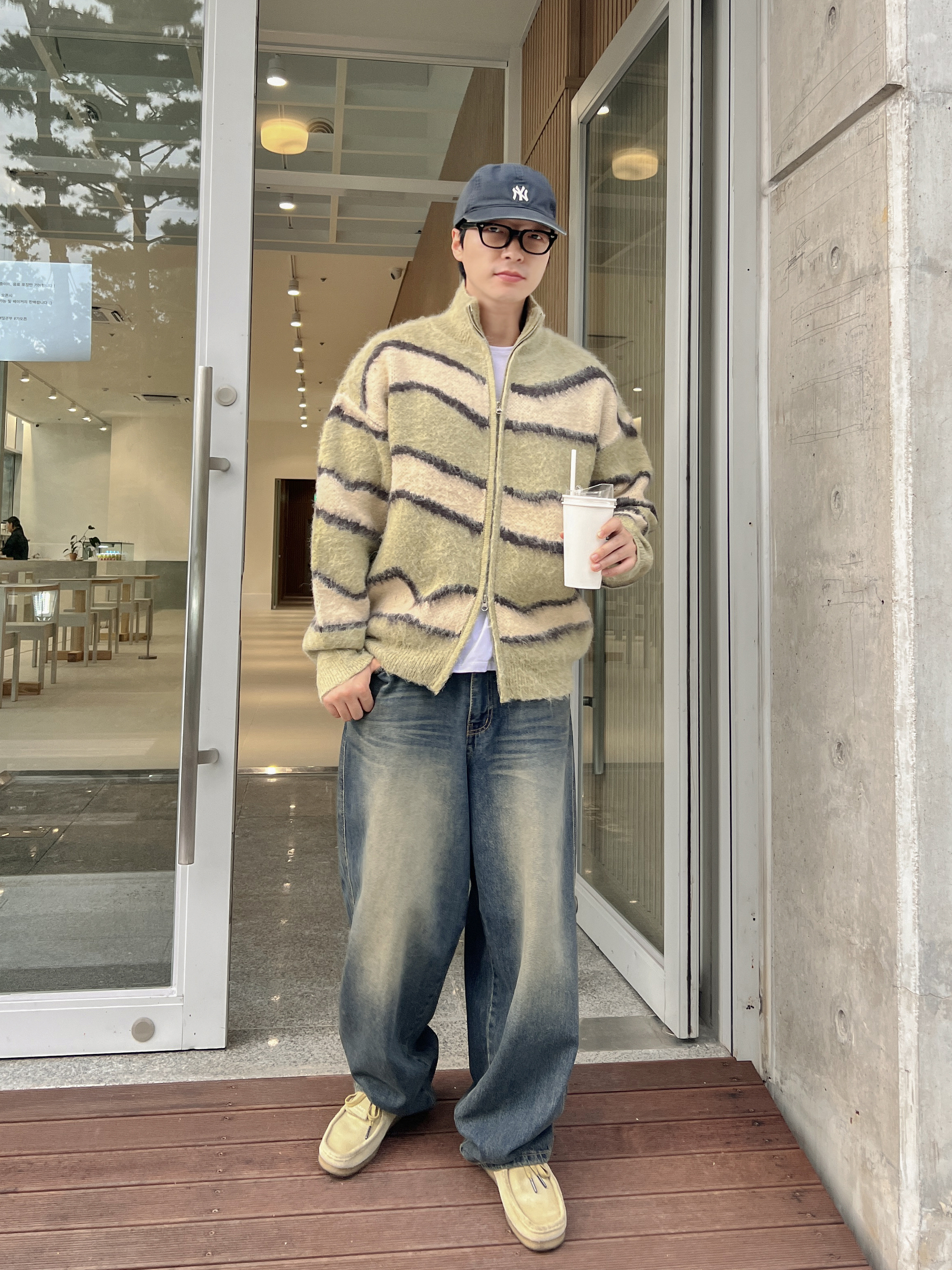 Clarks Wallabee Maple Suede 착용 스타일 - 1