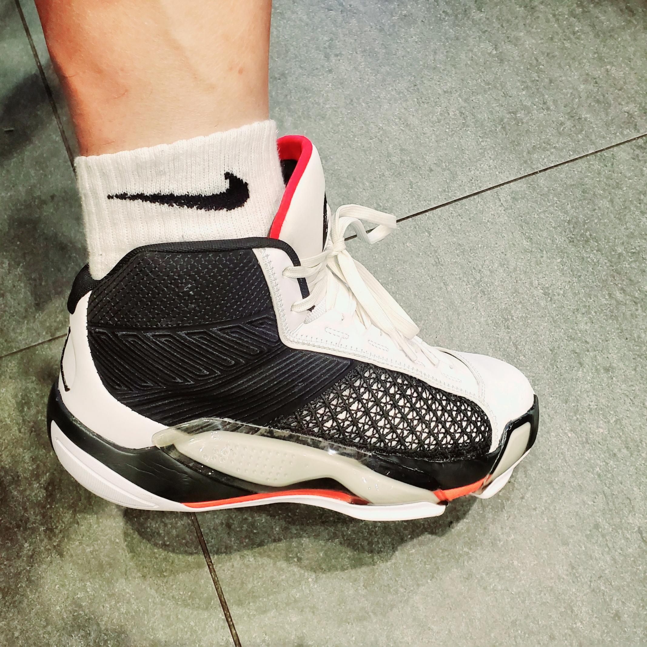 Jordan XXXVIII Fundamentals White Black 착용 스타일