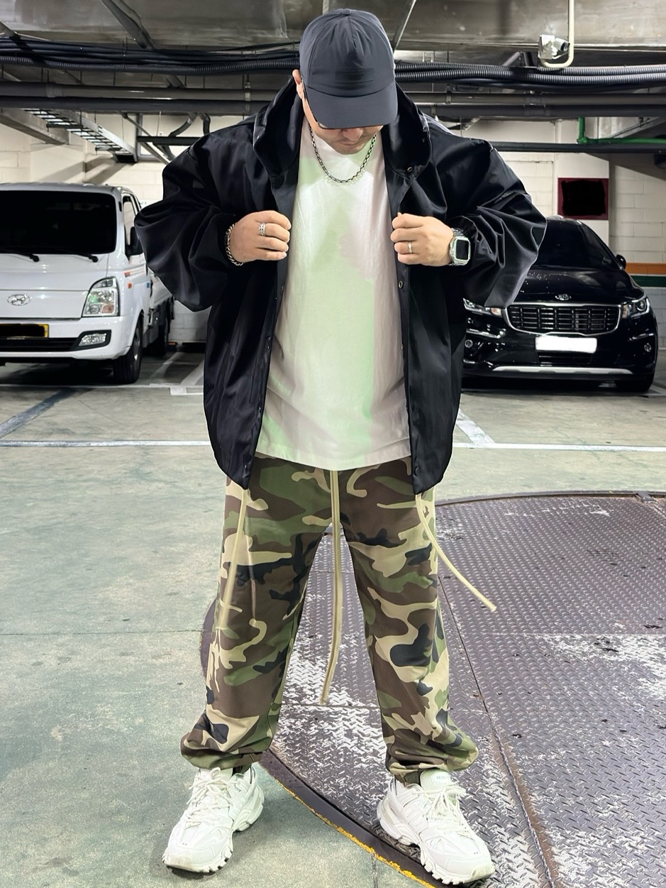 Essentials Nylon Baseball Cap Black - 24SS, Essentials Textured Nylon Hooded Coaches Jacket Black - 24FW 착용 스타일 - 2