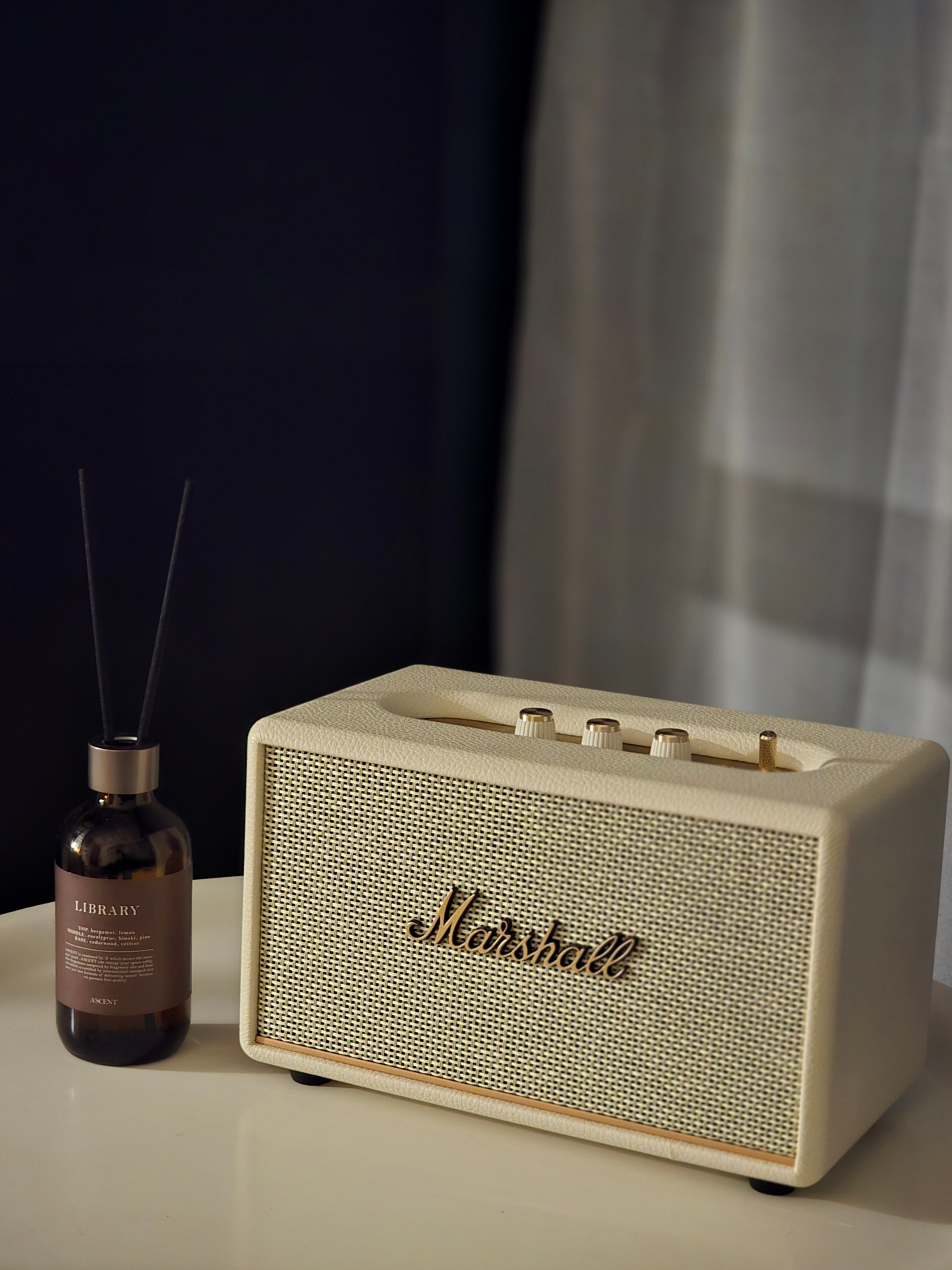 Marshall Acton III Bluetooth Cream (Korean Ver.) 착용 스타일