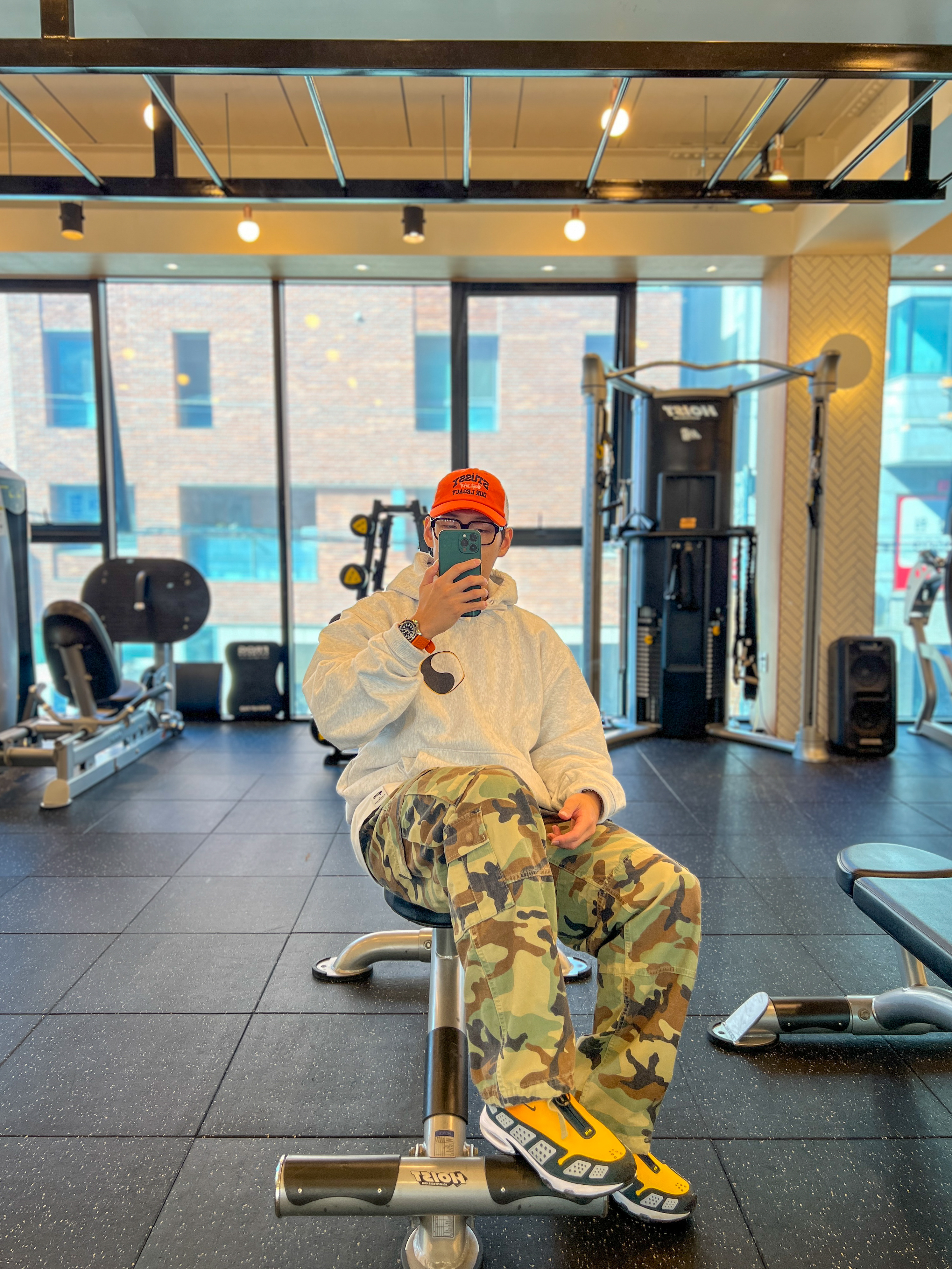 (W) Nike Air Max SNDR Canyon Gold and Deep Ocean, Stussy Surplus Cargo Pants Camo 착용 스타일