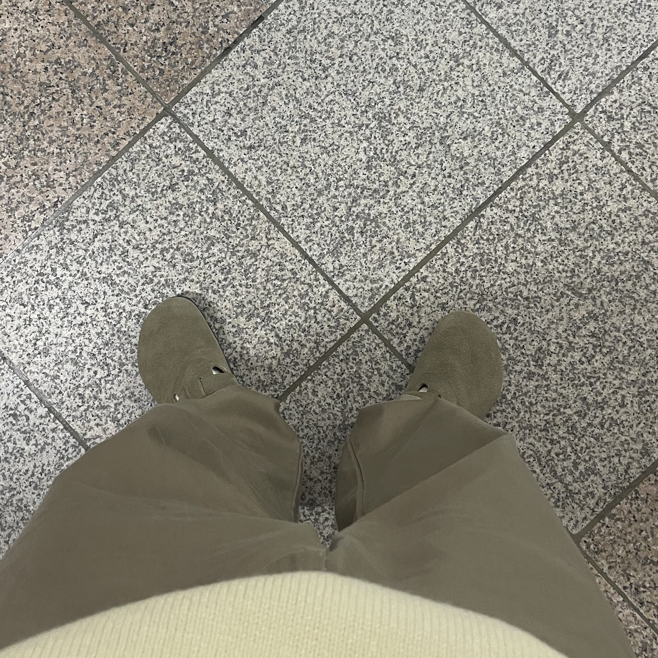 Birkenstock Boston Soft Footbed Taupe - Regular 착용 스타일