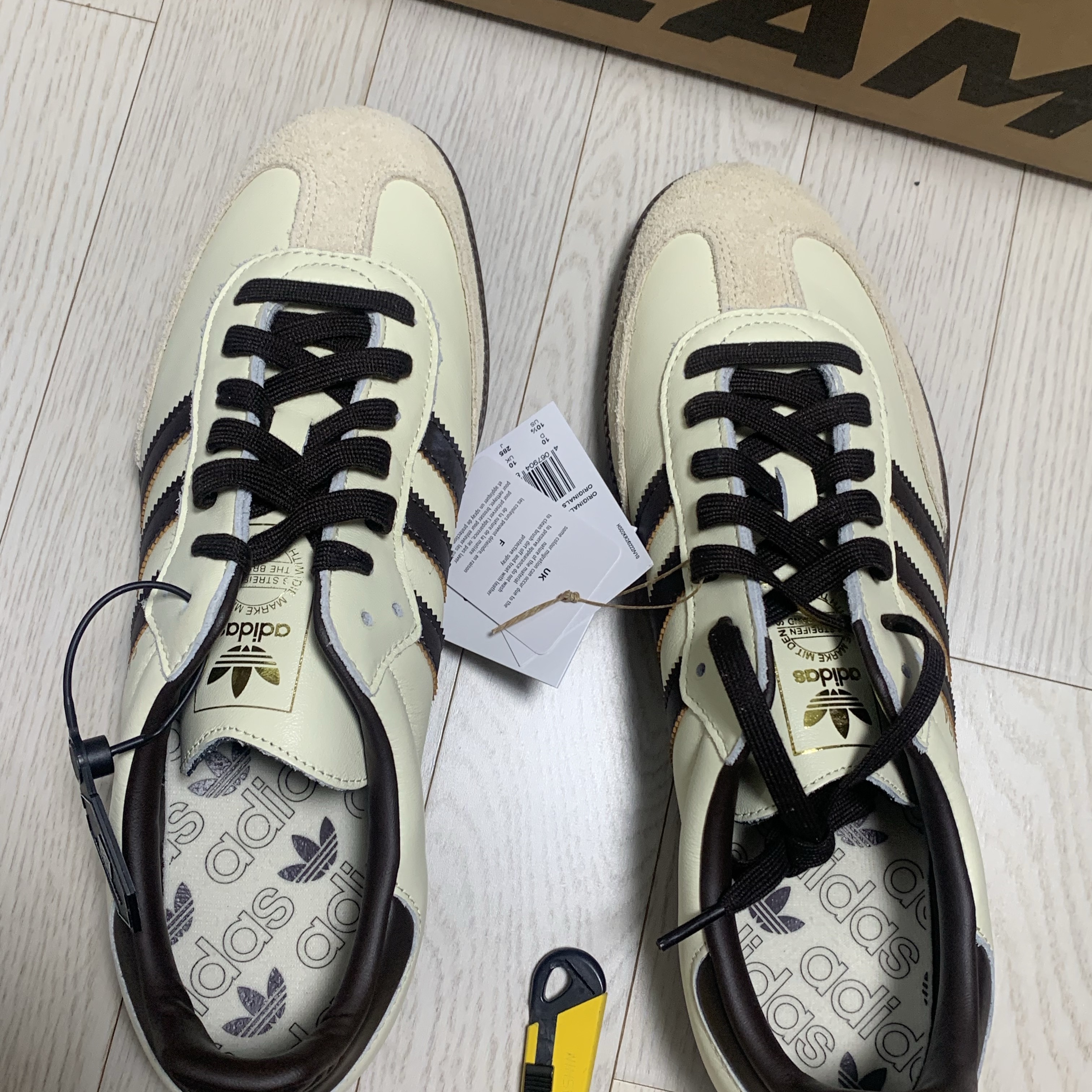 Adidas Samba OG Cream White Dark Brown 착용 스타일