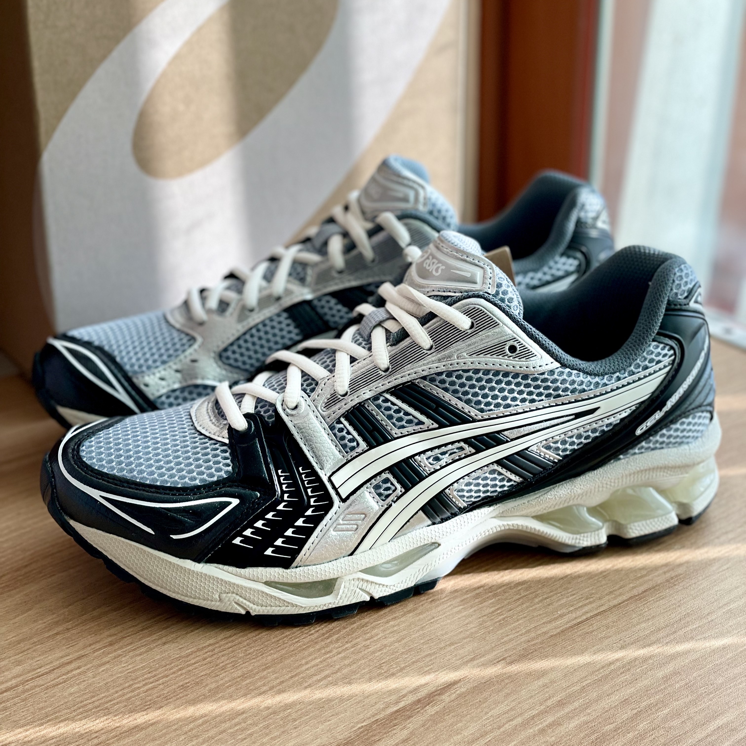 Asics Gel-Kayano 14 Black Glacier Grey 착용 스타일 - 1
