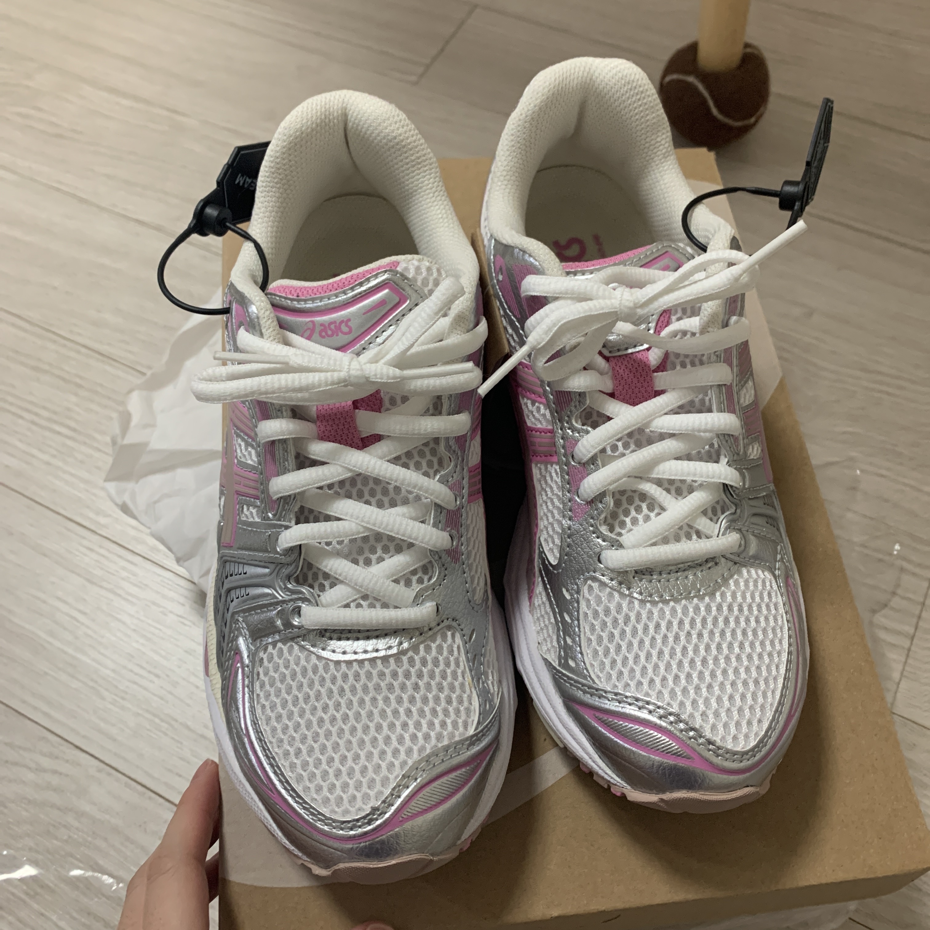 Asics Unlimited Gel-Kayano 14 White Fawn 착용 스타일