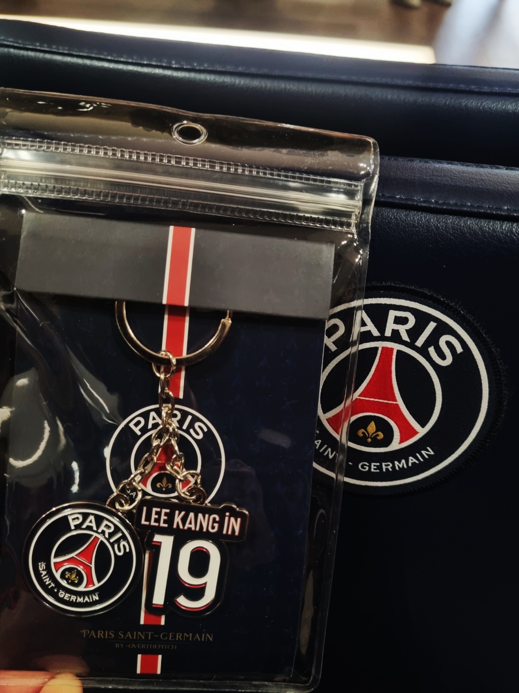 Nike x Peaceminusone Air Force 1 Low Para-Noise 3.0 Black and Multicolor, Nike Paris Saint-Germain 2024/25 Dri-Fit Stadium Home Replica Jersey Midnight Navy (Non Marking Ver.) 착용 스타일 - 3
