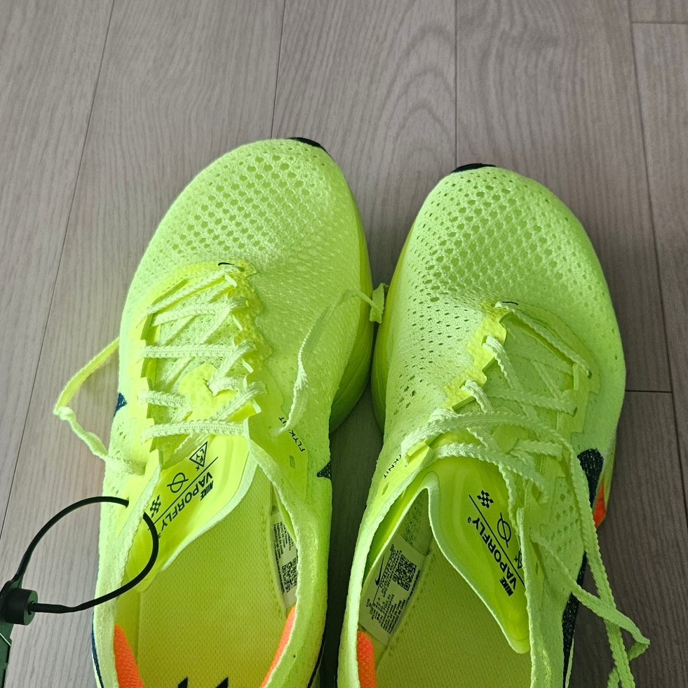 Nike ZoomX Vaporfly Next% 3 Volt Scream Green 착용 스타일