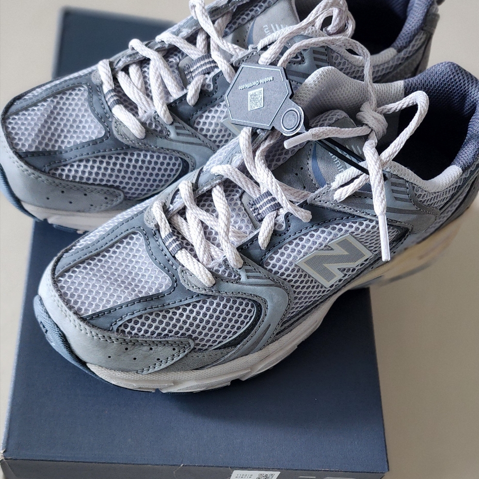 New Balance 530 Premium Vintage Grey Matter 착용 스타일 - 4