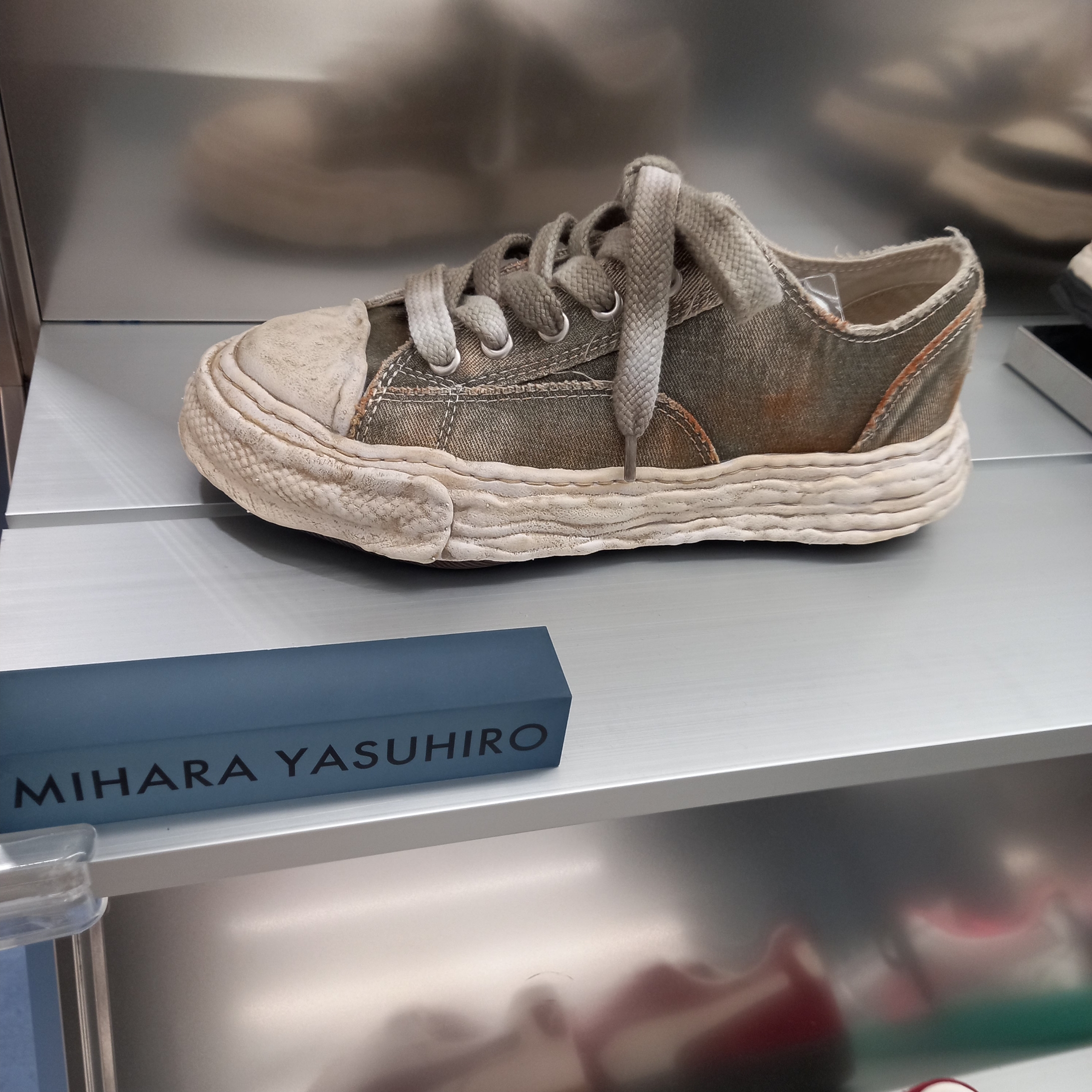 Celine Baseball Cap in Union Wash Trail Wash, Hoka Bondi 8 TS Caged Deep Umber 착용 스타일 - 3