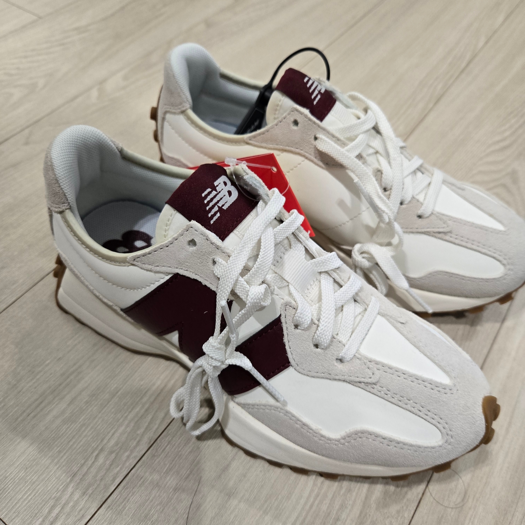 (W) New Balance 327 Burgundy 착용 스타일