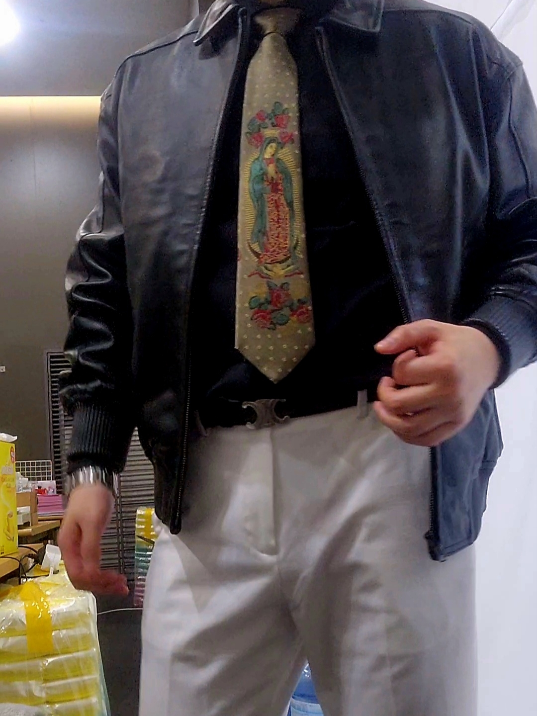 Kapital Silk Twill Maria Tie Beige, Celine Medium Triomphe Belt in Triomphe Canvas Black 착용 스타일 - 1