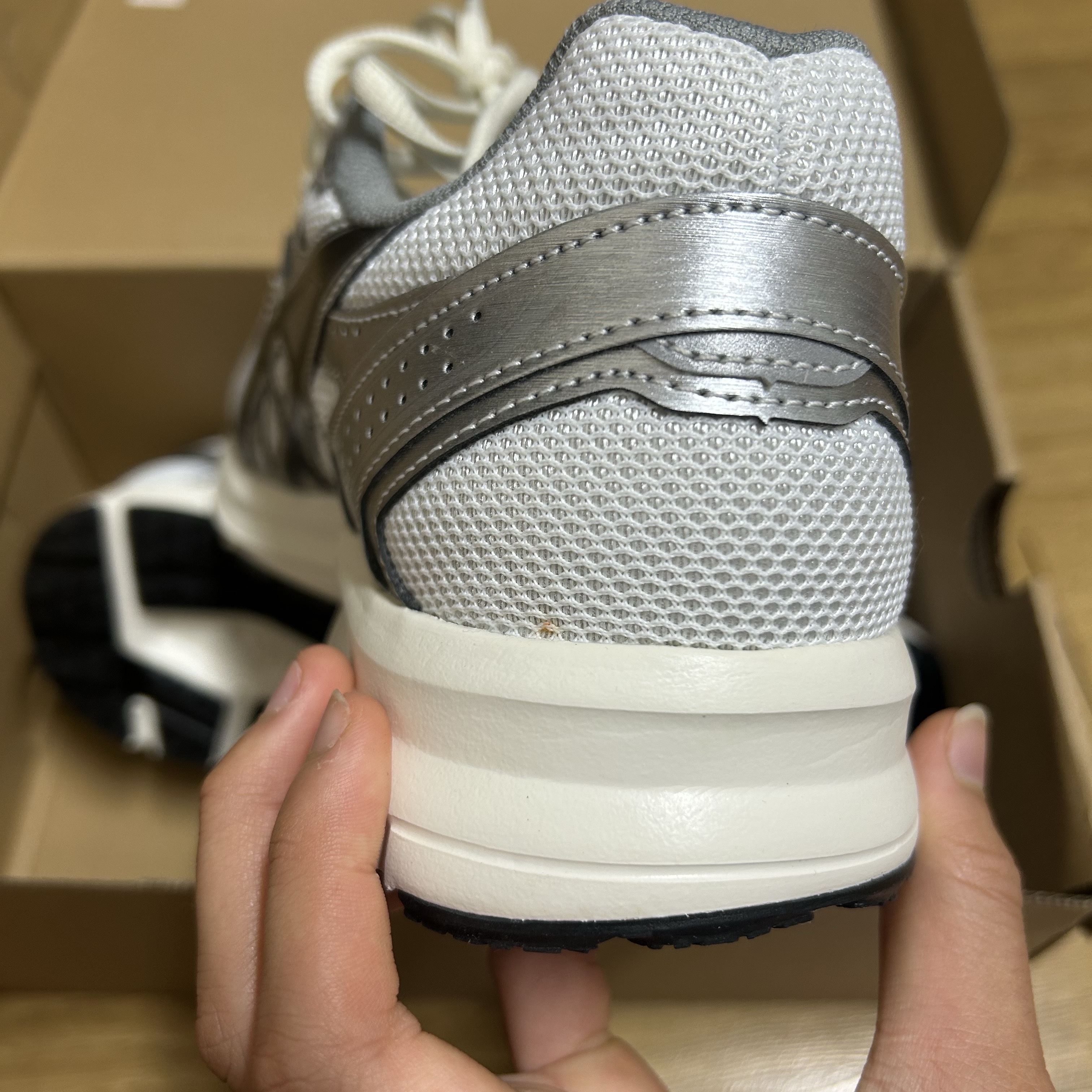Asics Jog 100 S White Black - 2E Wide 착용 스타일