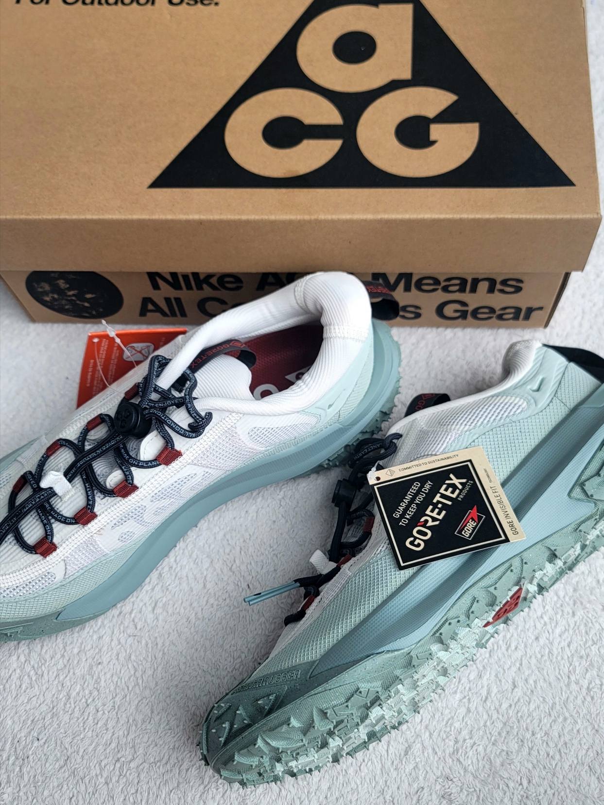 Nike ACG Mountain Fly 2 Low Gore-Tex Phantom Dark Smoke Grey 착용 스타일 - 1