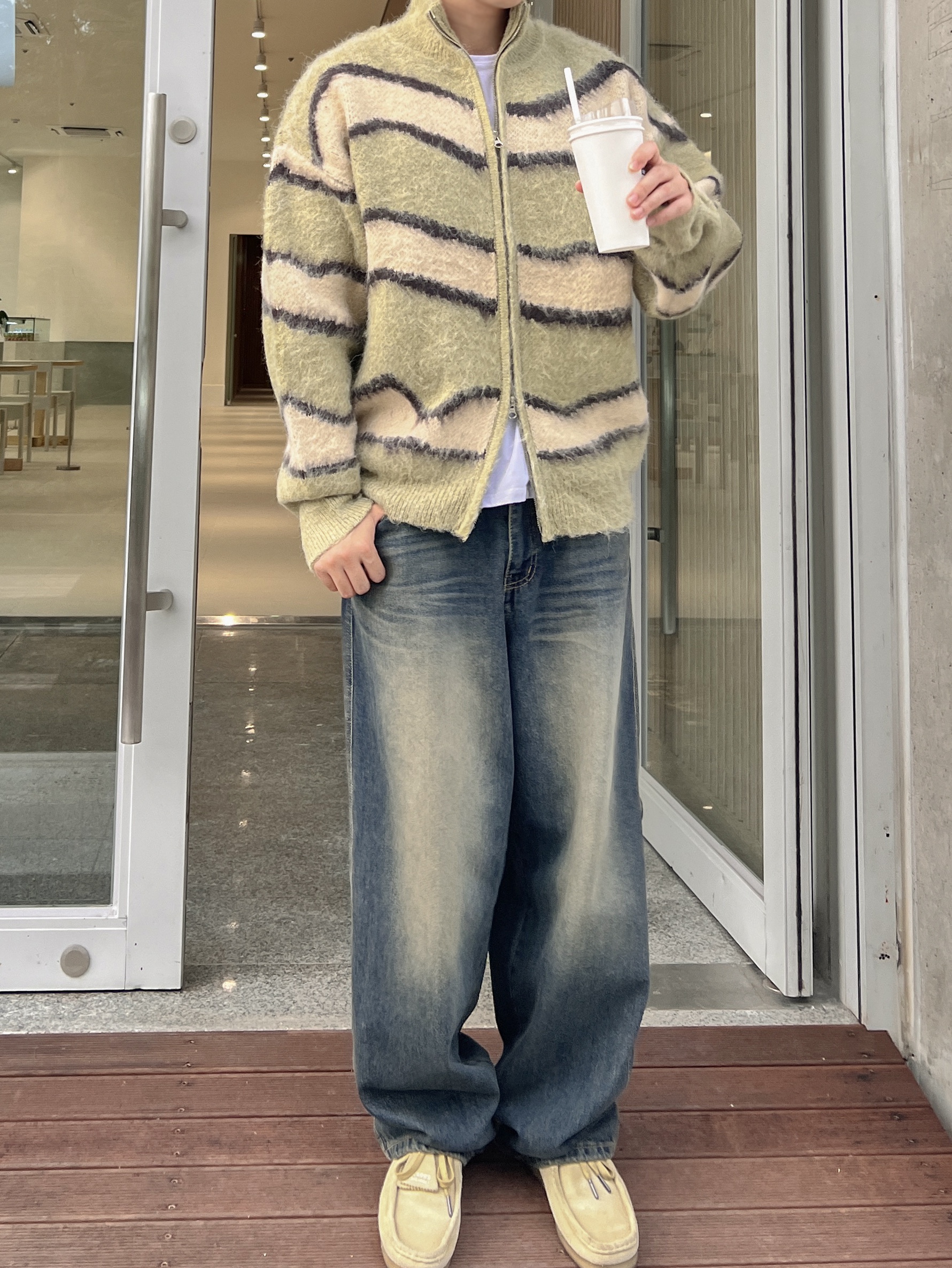 Clarks Wallabee Maple Suede 착용 스타일 - 3
