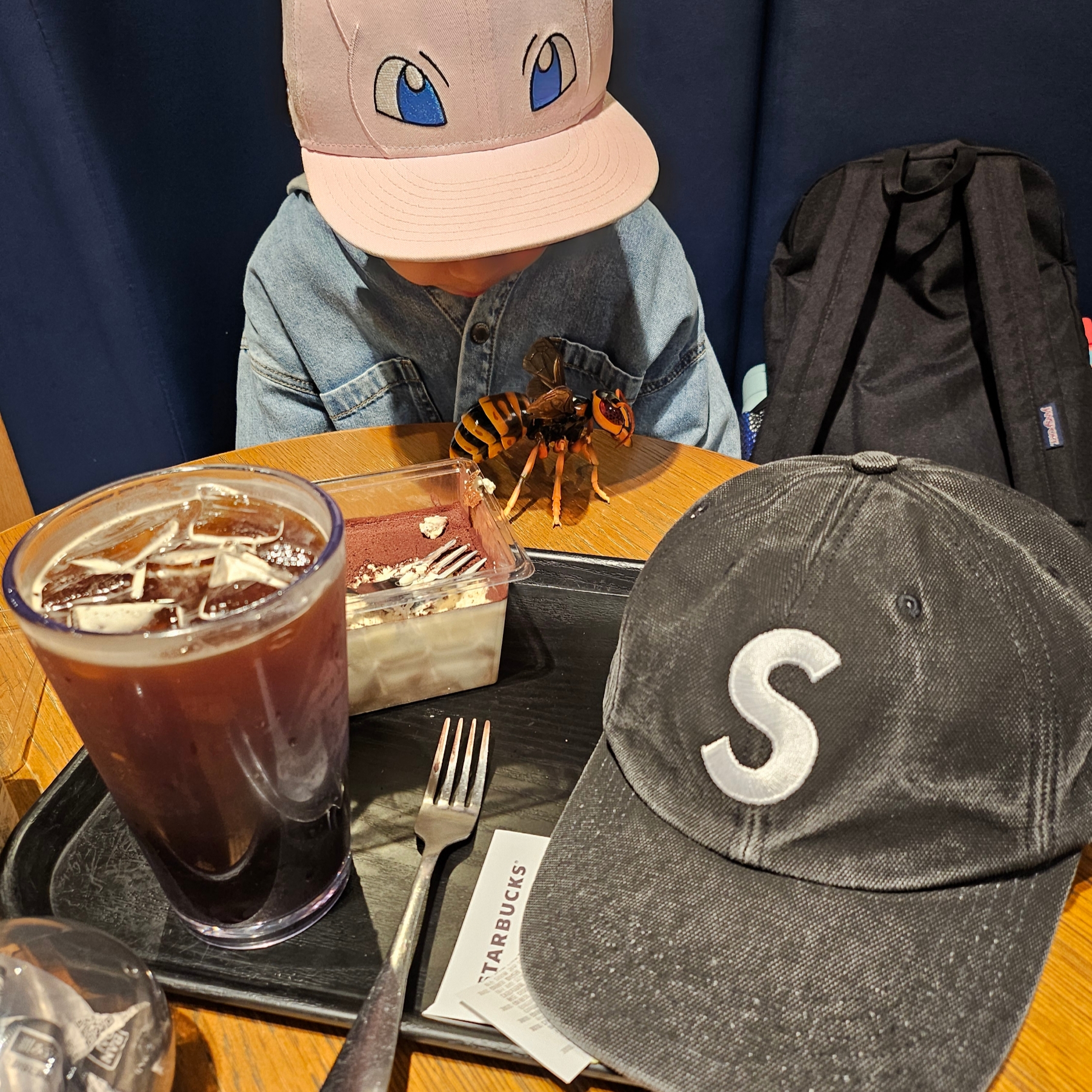 Supreme Pigment S Logo 6-Panel Black - 24FW 착용 스타일 - 1