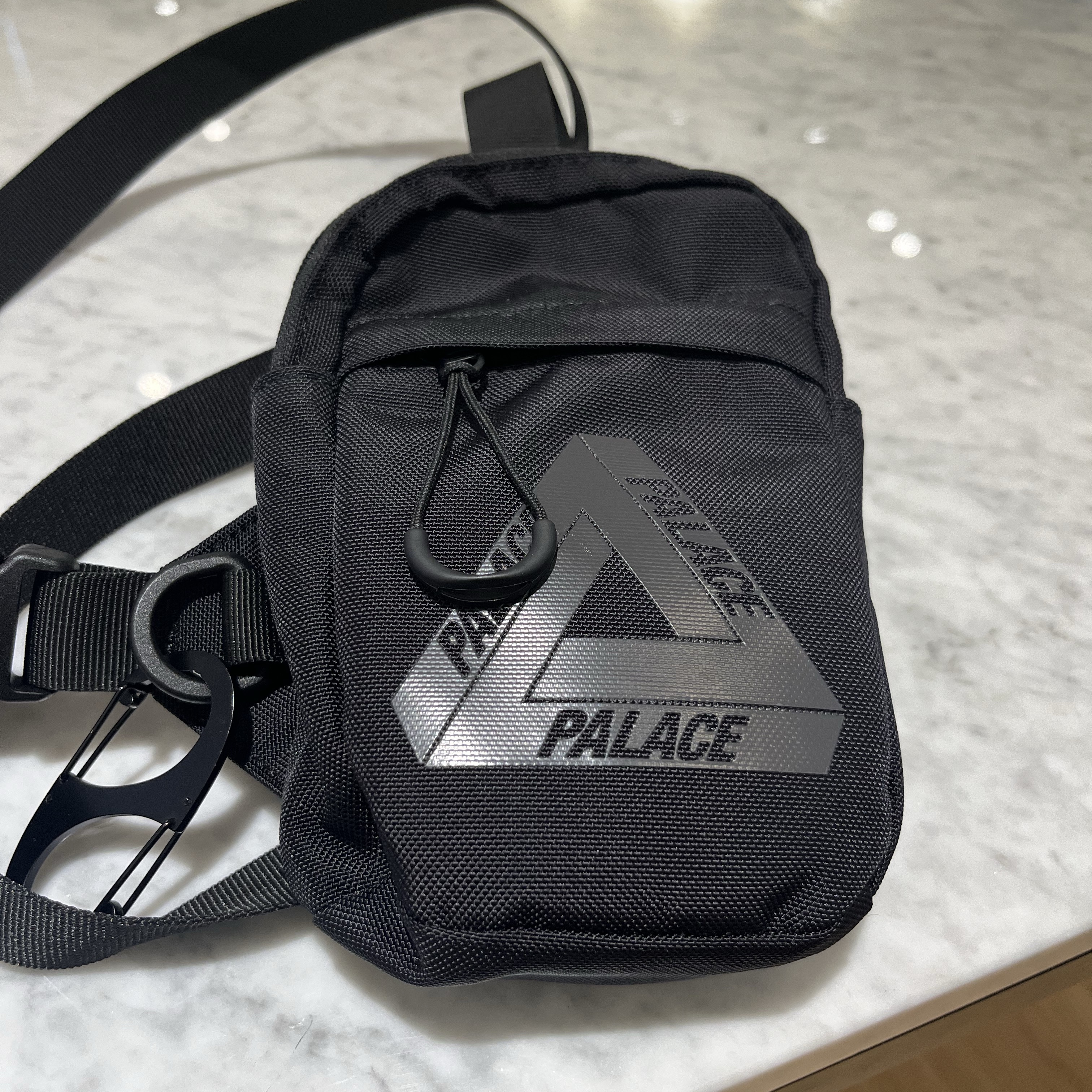 Palace Cordura RS 2-Way Shot Bag Black Graphite - 24FW 착용 스타일