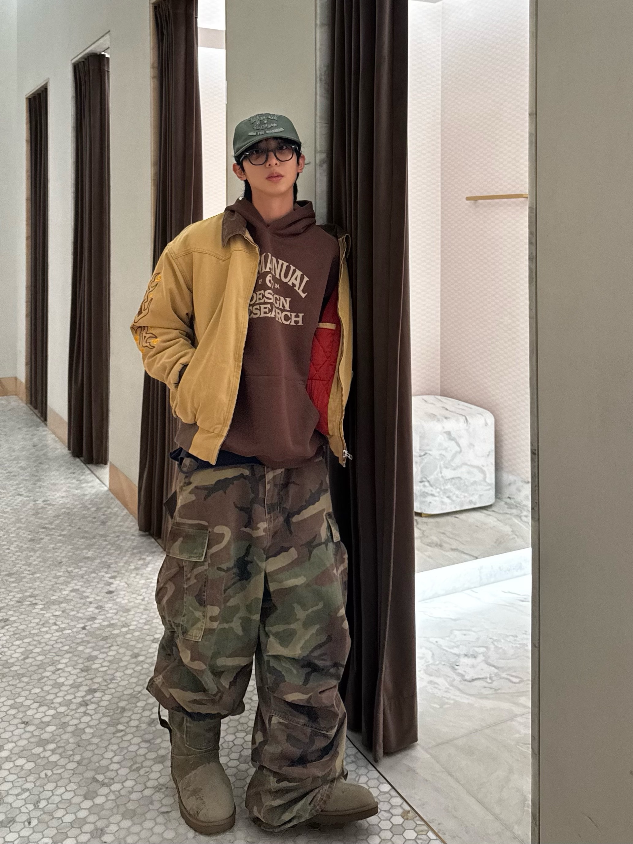 UGG x Gallery Dept. Canvas Boot Green, NOD Stone Washed Cargo Pants Camo 착용 스타일 - 2