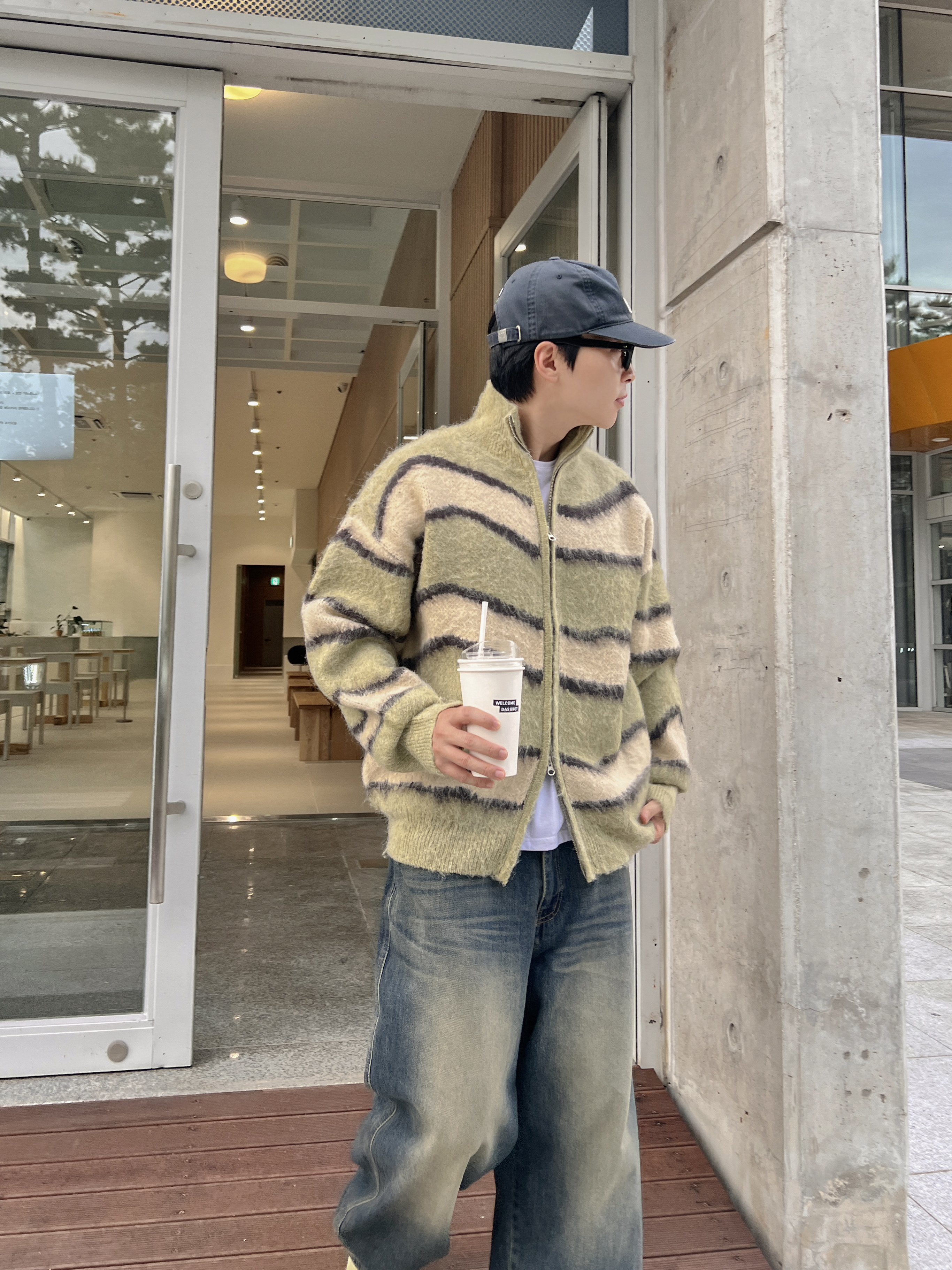 Clarks Wallabee Maple Suede 착용 스타일 - 2