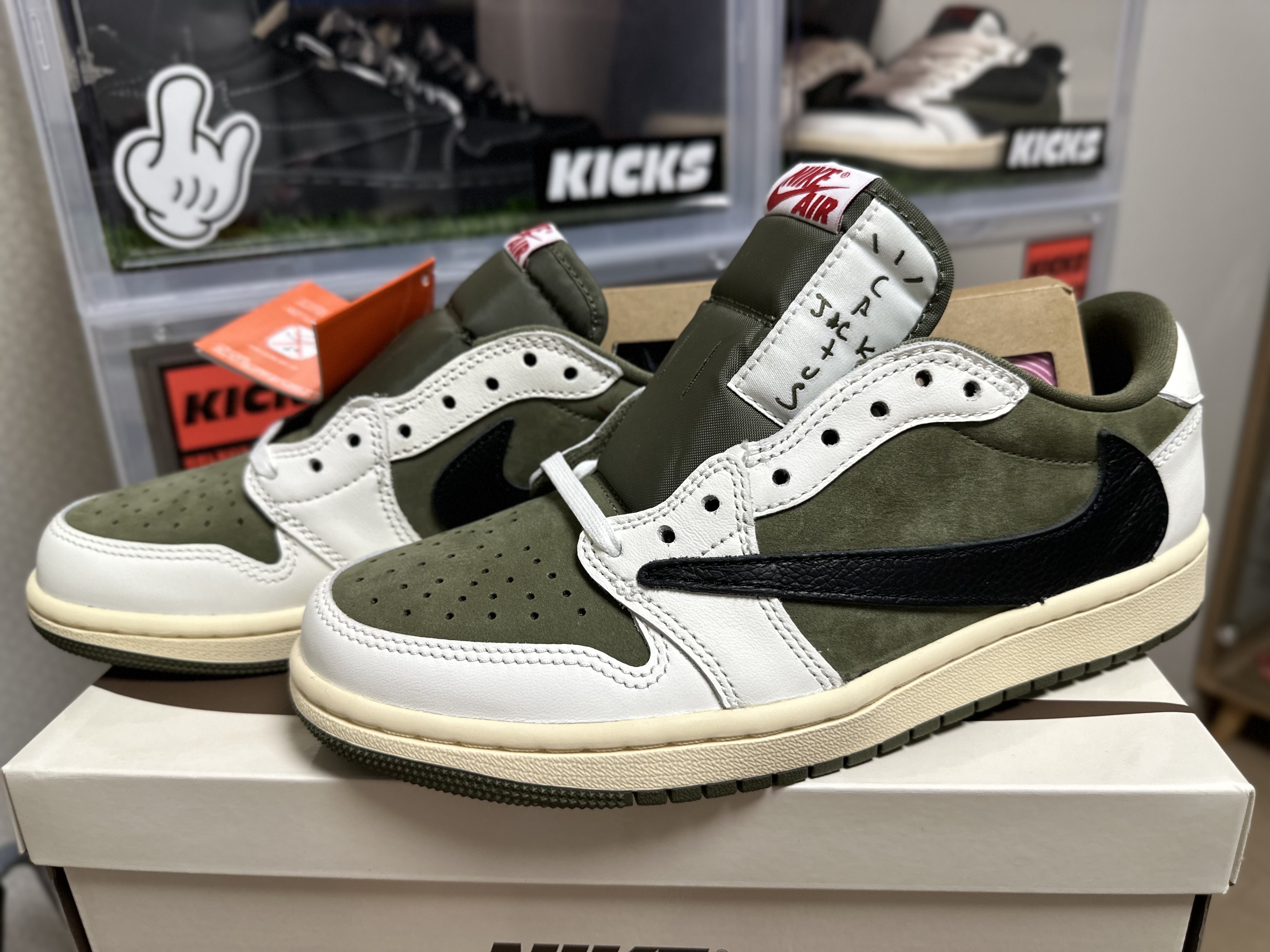 Nike x Peaceminusone Air Force 1 Low Para-Noise 3.0 Black and Multicolor, (W) Jordan 1 x Travis Scott Retro Low OG SP Medium Olive 착용 스타일 - 2