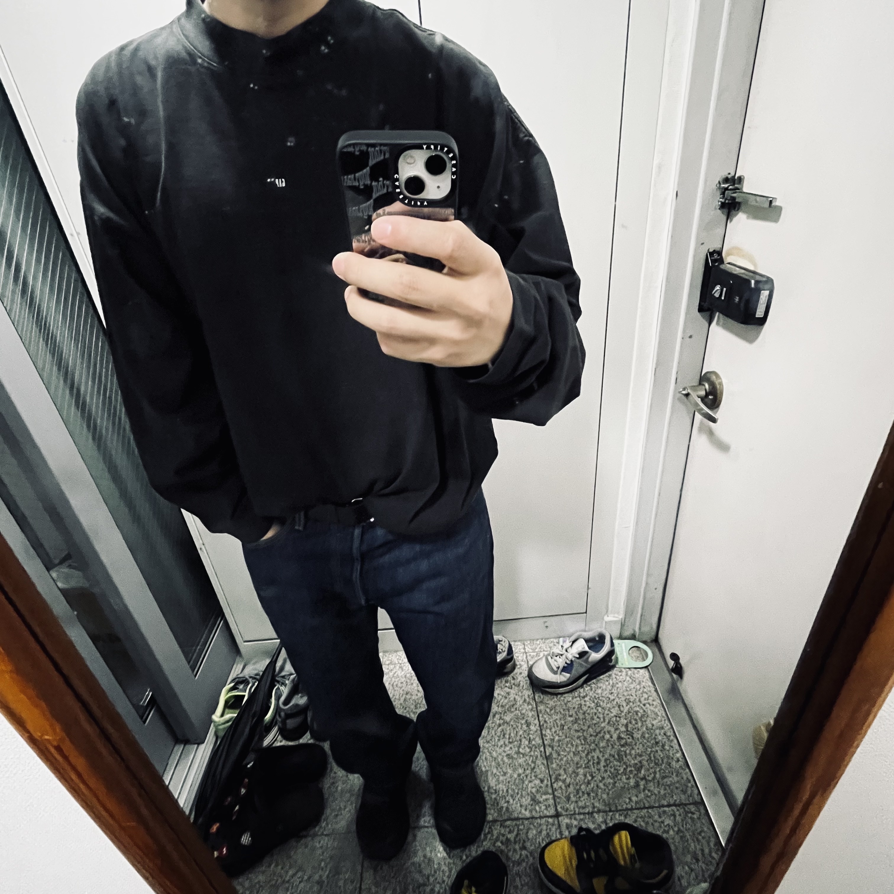 Yeezy Gap Engineered By Balenciaga Logo Long Sleeve T-Shirt Black, Hoka Bondi 8 Black - Regular 착용 스타일