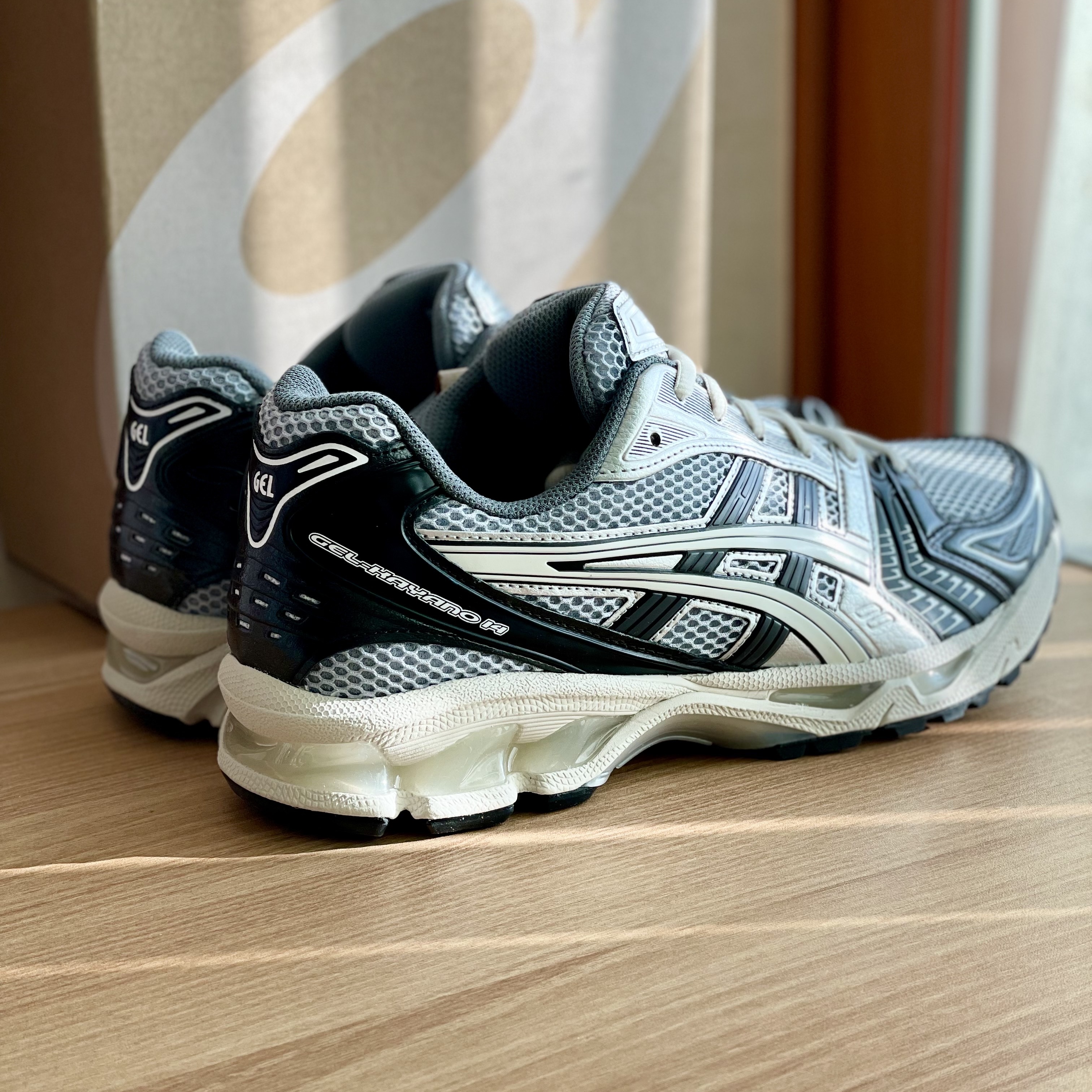 Asics Gel-Kayano 14 Black Glacier Grey 착용 스타일 - 2