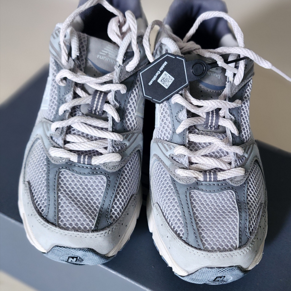 New Balance 530 Premium Vintage Grey Matter 착용 스타일 - 1