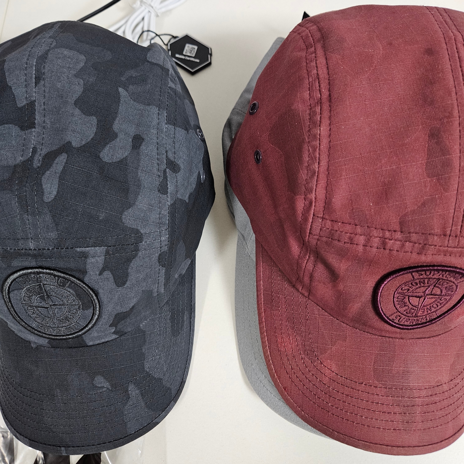 Supreme x Stone Island Reactive Ice Camo Ripstop Camp Cap Black - 22SS, Supreme x Stone Island Reactive Ice Camo Ripstop Camp Cap Red - 22SS 착용 스타일