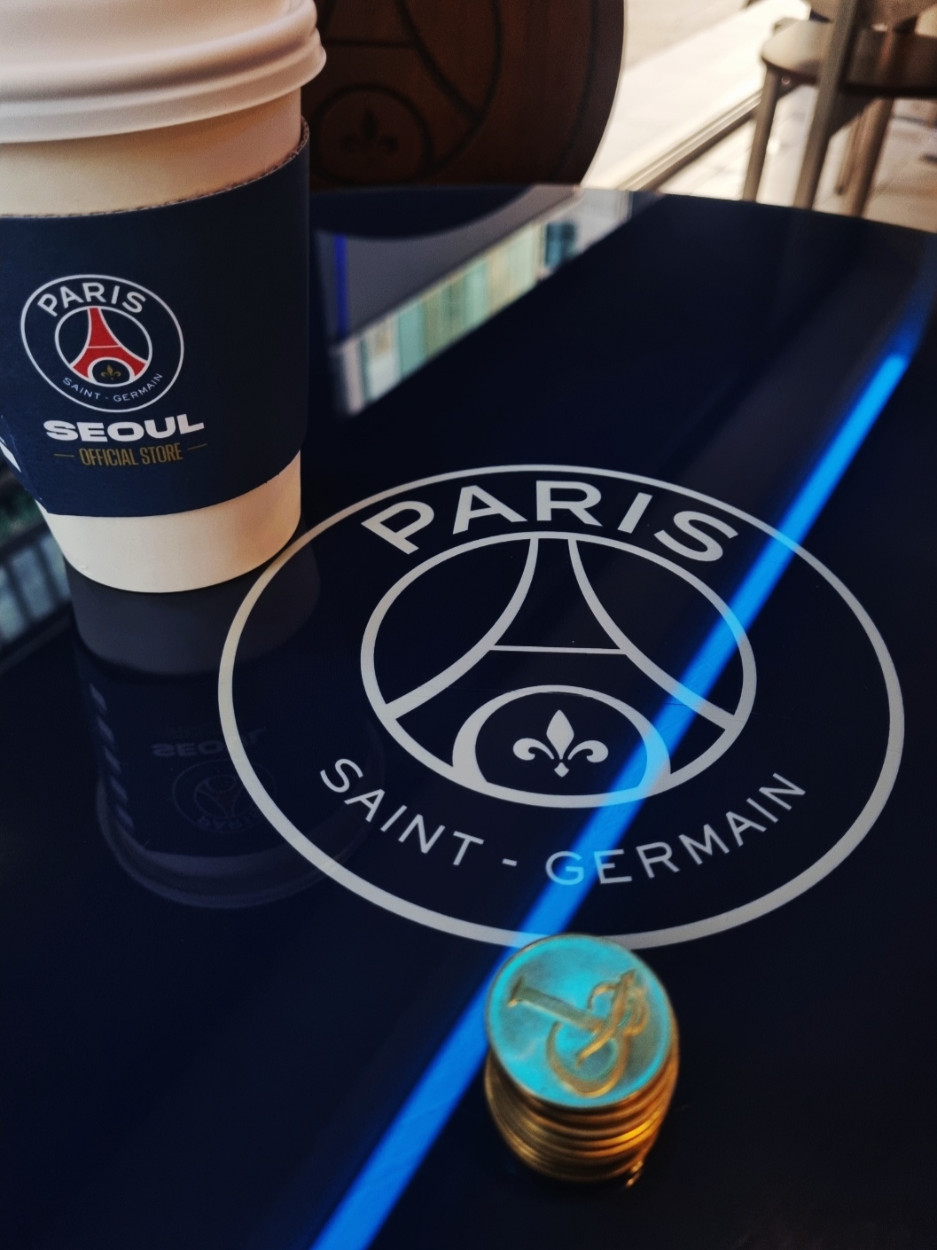 Nike x Peaceminusone Air Force 1 Low Para-Noise 3.0 Black and Multicolor, Nike Paris Saint-Germain 2024/25 Dri-Fit Stadium Home Replica Jersey Midnight Navy (Non Marking Ver.) 착용 스타일 - 5