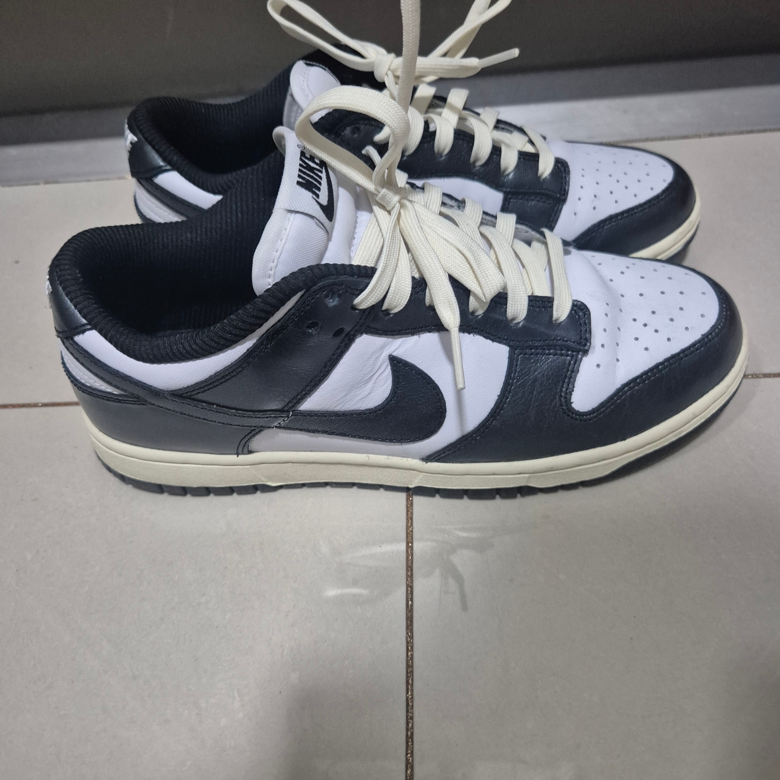 (W) Nike Dunk Low Vintage Black and White 착용 스타일