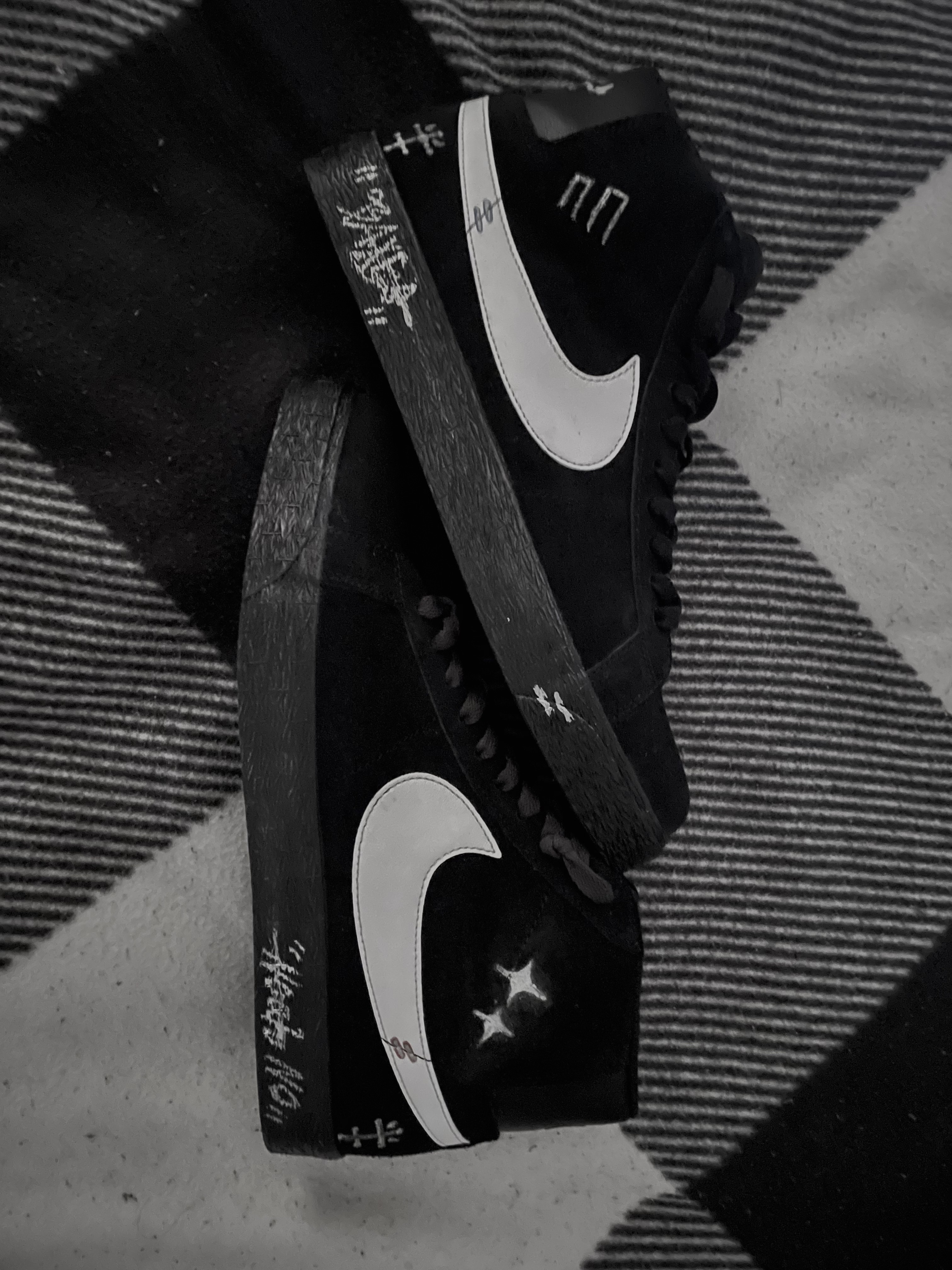Nike SB Zoom Blazer Mid Black White 착용 스타일 - 1