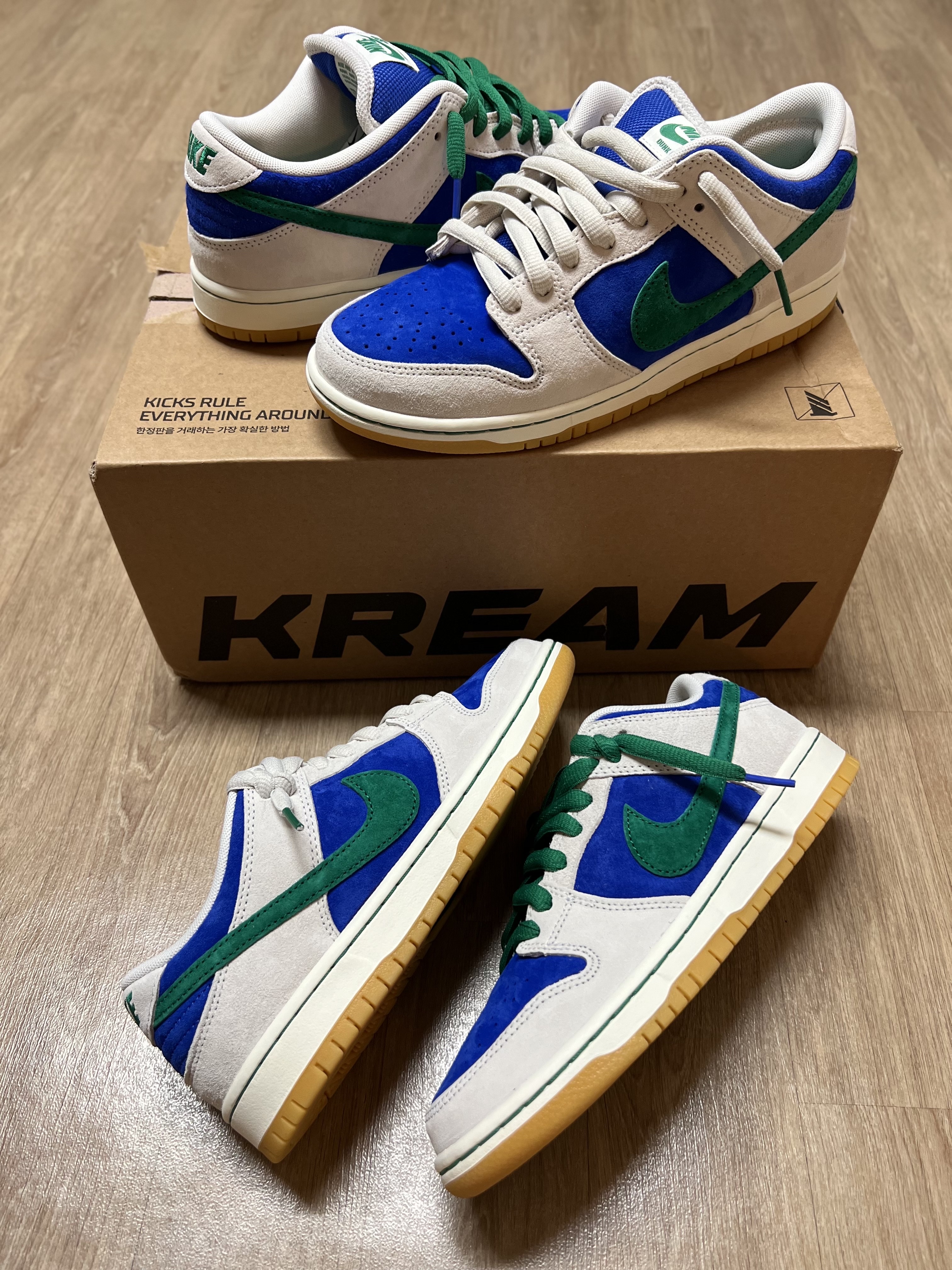 Nike SB Dunk Low Pro Phantom and Hyper Royal 착용 스타일