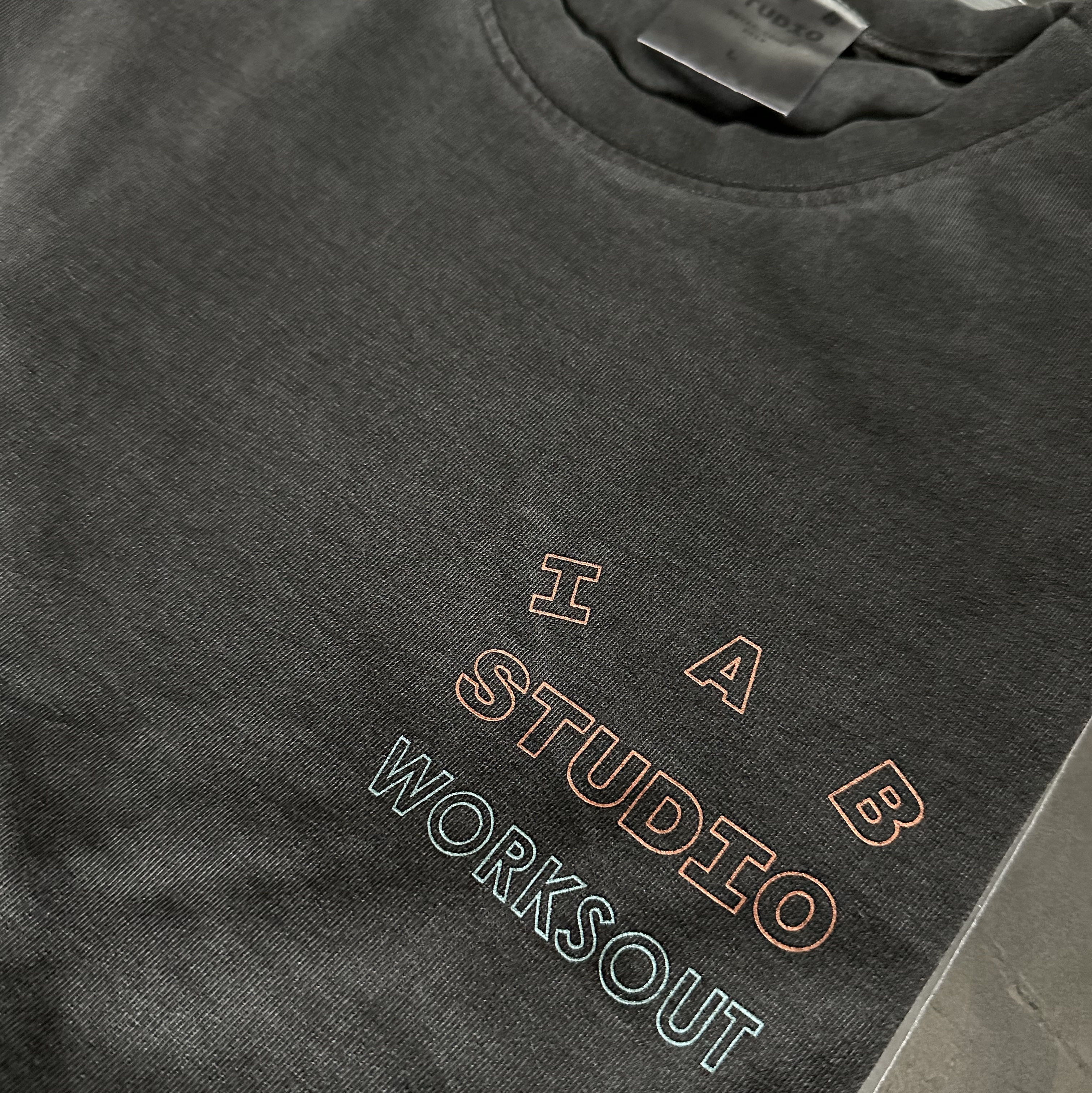 IAB Studio Pigment T-Shirt Charcoal for Worksout 착용 스타일