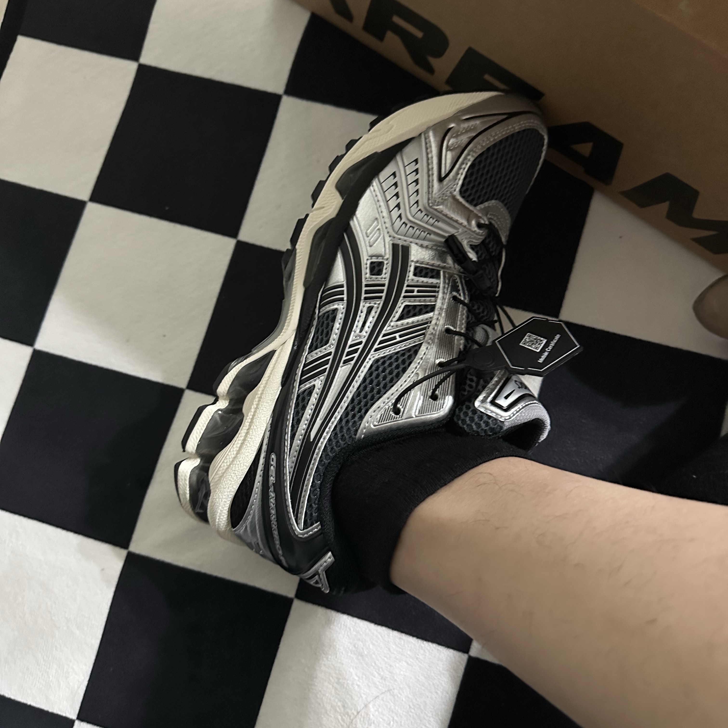 Asics Unlimited Gel-Kayano 14 Carrier Grey Black 착용 스타일