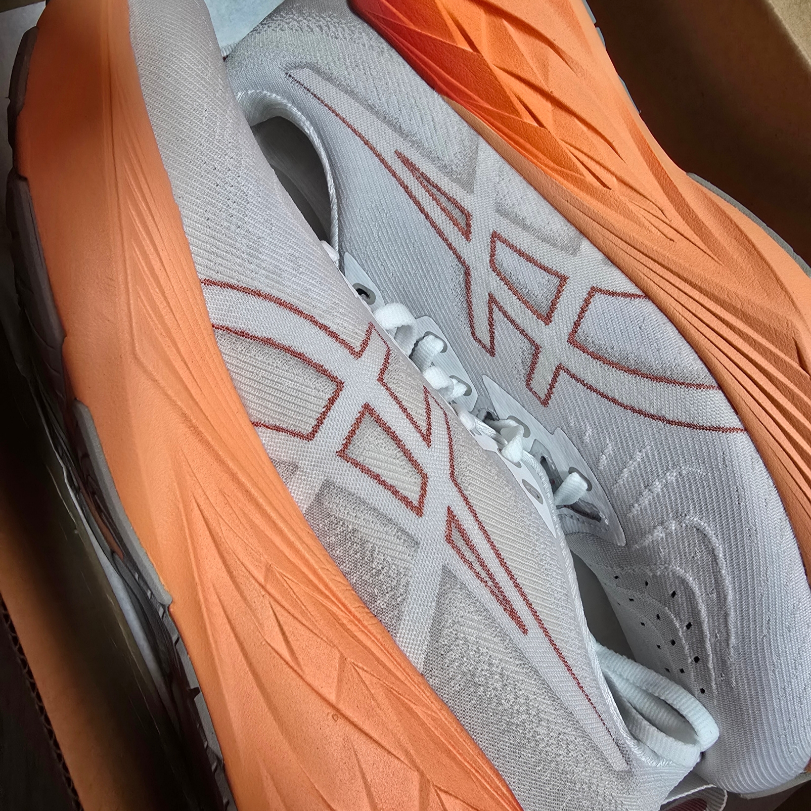 Asics Novablast 4 White Moonrock 착용 스타일