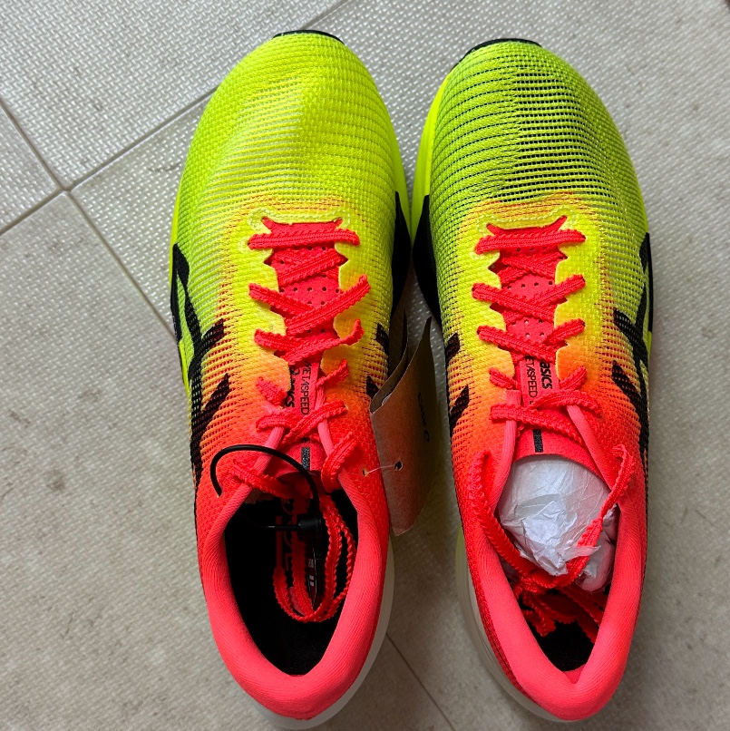 Asics Metaspeed Edge Paris Safety Yellow Black 착용 스타일