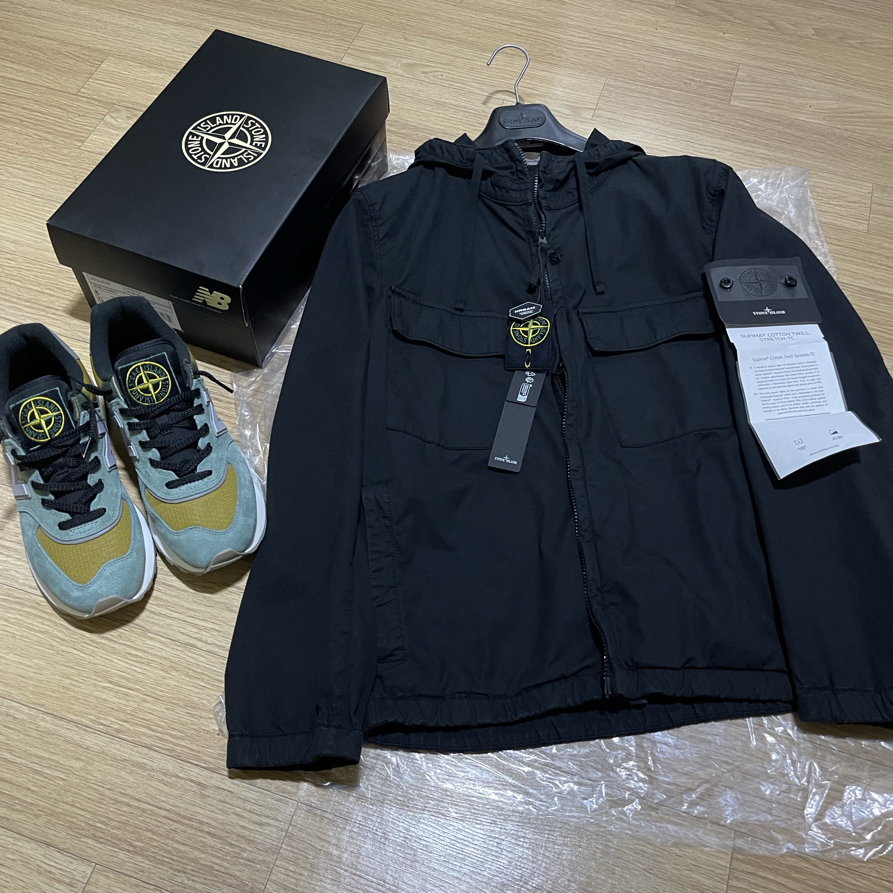 New Balance x Stone Island 574 Legacy Light Green, Stone Island 42610 Supima Cotton Twill Stretch-TC Hooded Blouson Black - 24SS 착용 스타일