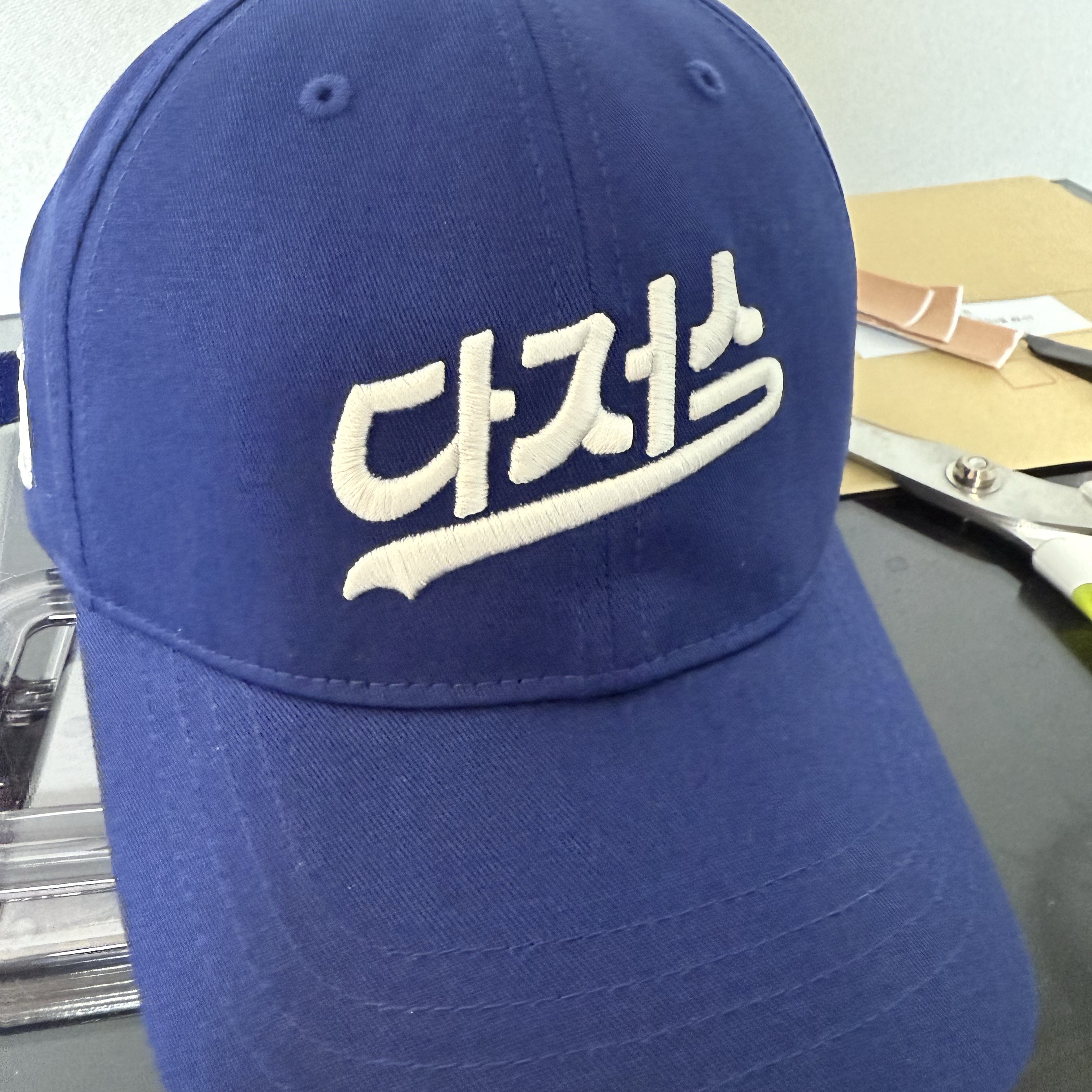 MLB Seoul Series Hangul Logo Unstructured Ball Cap LA Dodgers Royal Blue 착용 스타일