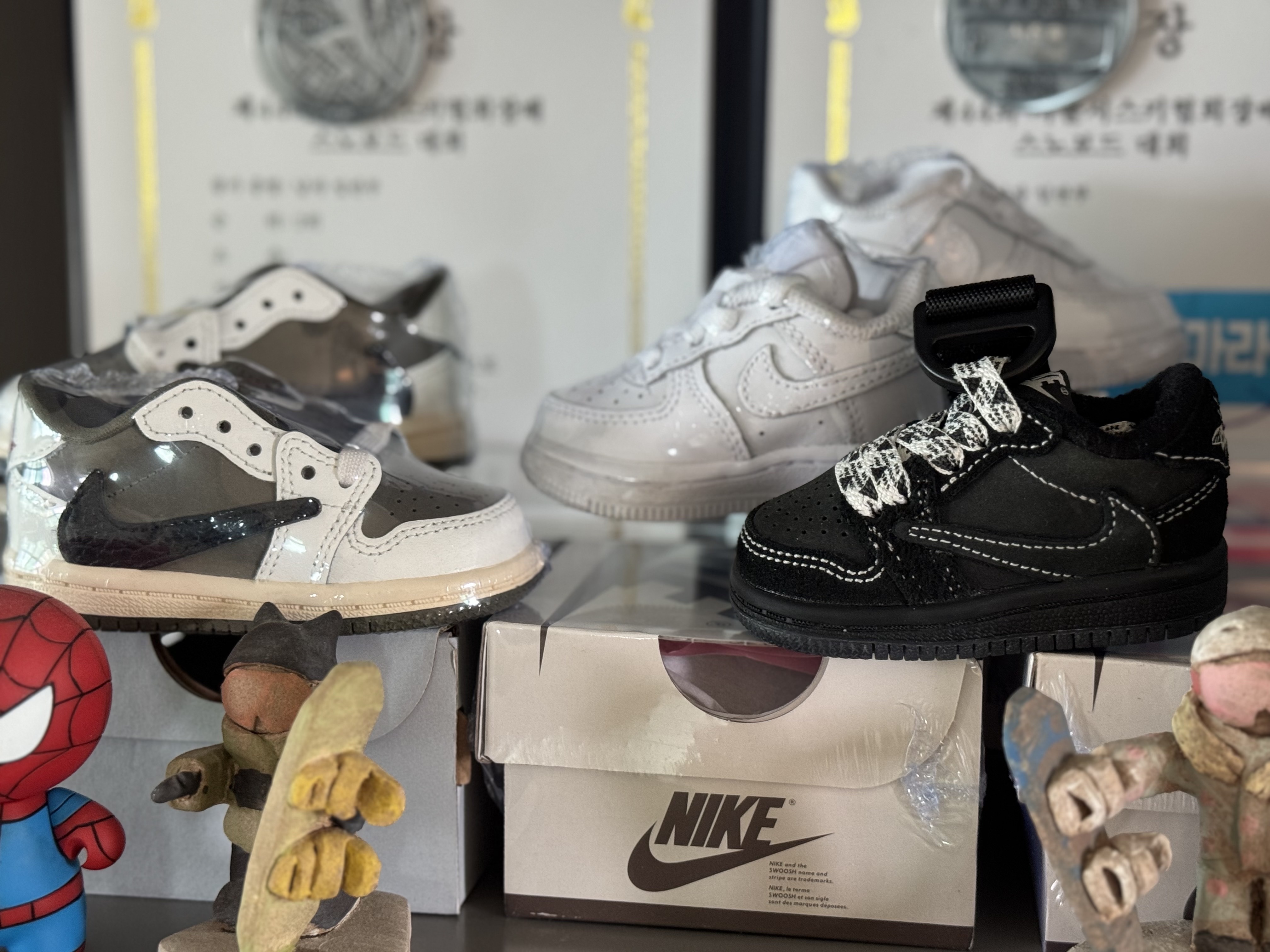 (TD) Jordan 1 x Travis Scott Retro Low OG SP Reverse Olive, (TD) Jordan 1 x Travis Scott Retro Low OG SP Black Phantom 착용 스타일 - 2