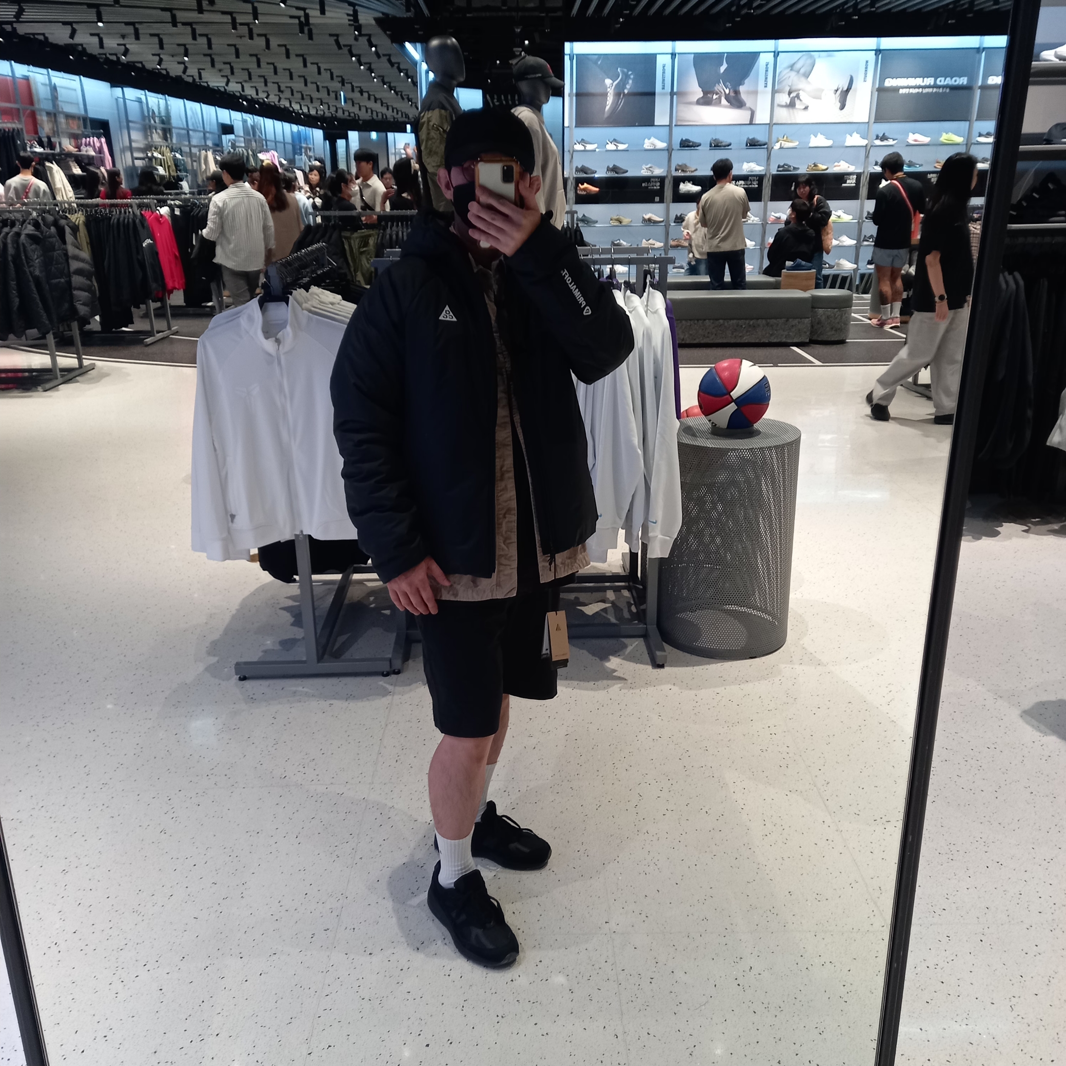 Nike ACG Rope De Dope Primaloft Therma-Fit Jacket Black Summit White - Asia, New Balance x Stone Island 991v2 Made in UK Black 착용 스타일 - 2