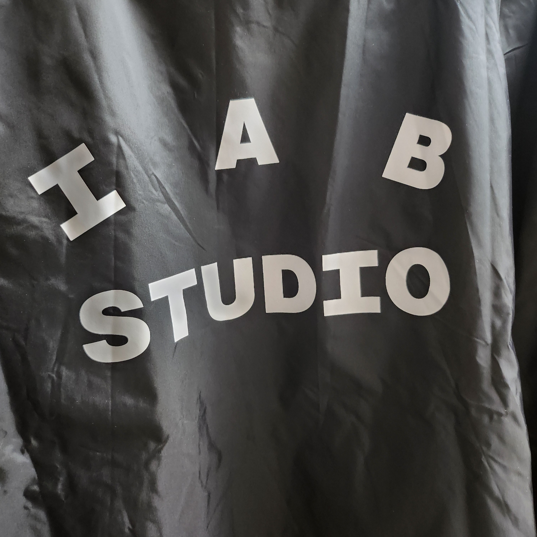 IAB Studio Coach Jacket Black 착용 스타일 - 2
