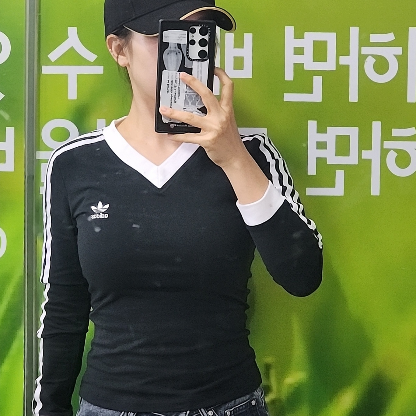 (W) Adidas V-Neck Long Sleeve T-Shirt Black - KR Sizing 착용 스타일