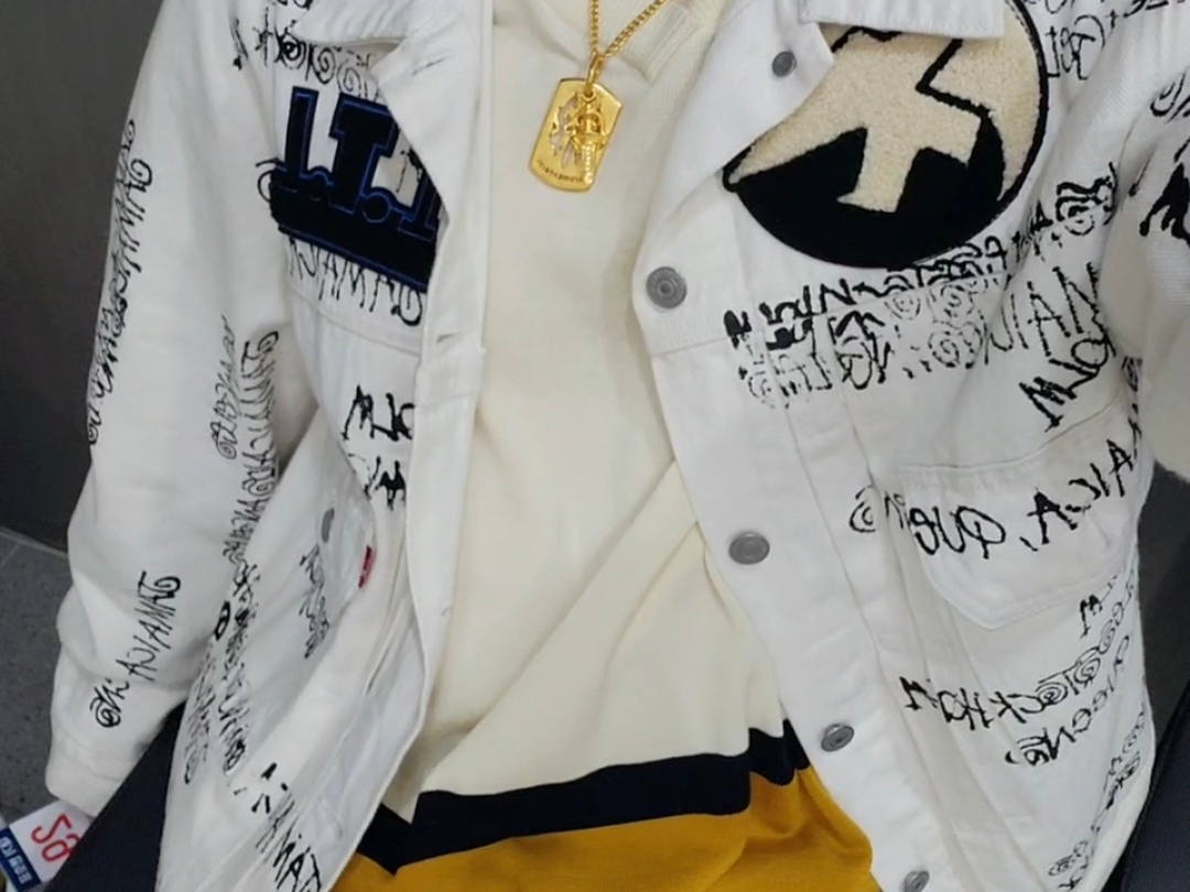 Stussy x Our Legacy x Denim Tears TTL Denim Jacket White, Stussy Hockey Sweater Natural 착용 스타일 - 1