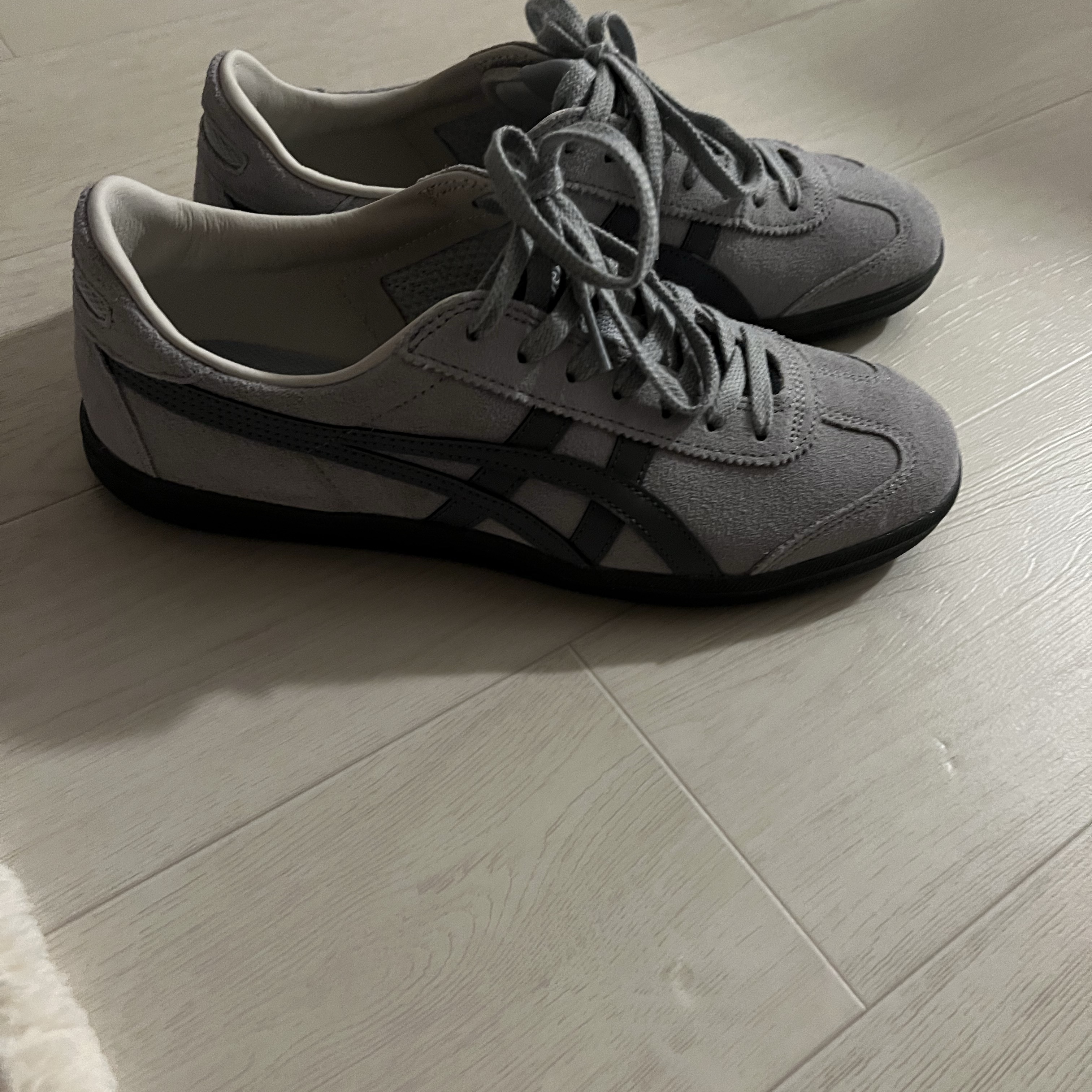 Onitsuka Tiger Tokuten Gray 착용 스타일