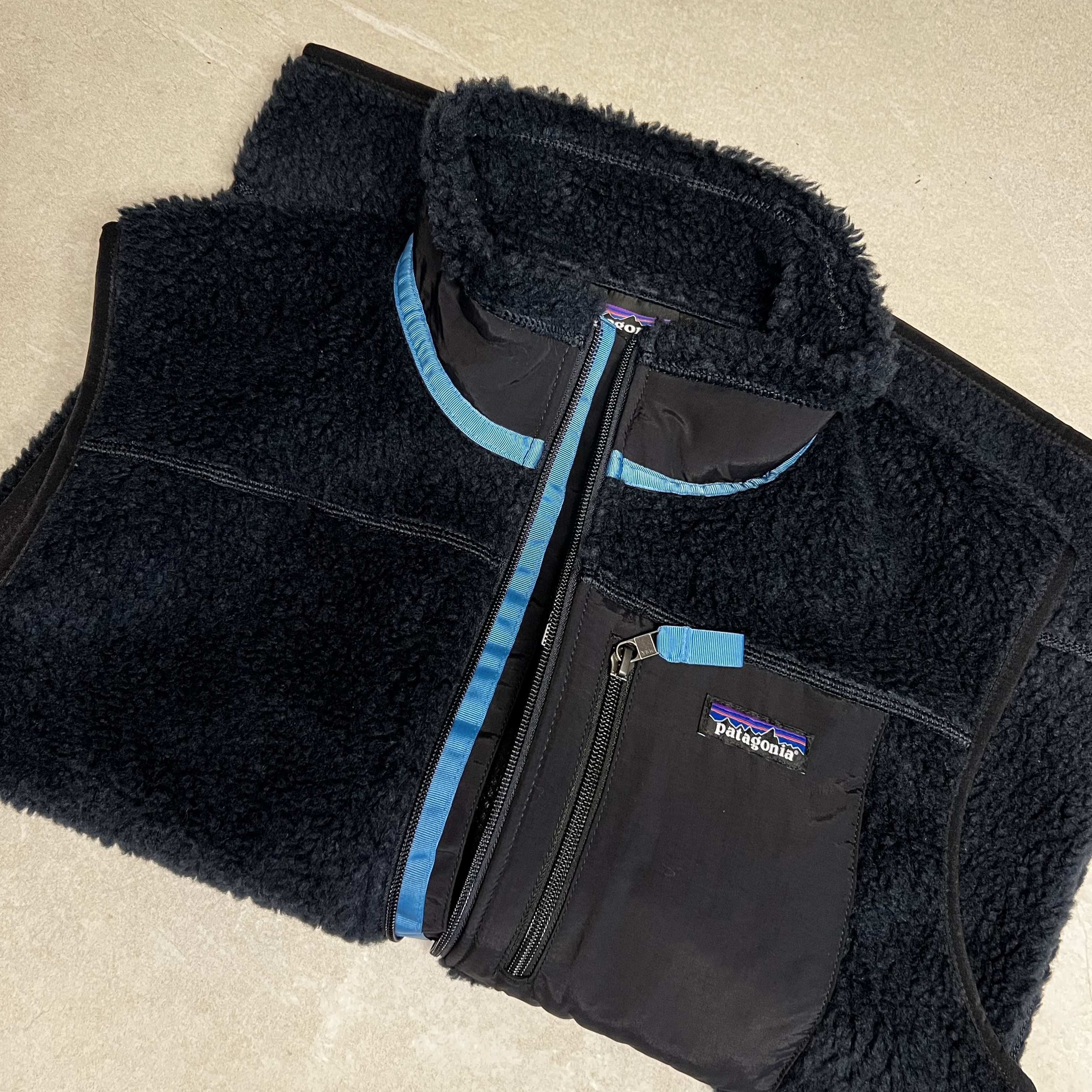 Patagonia Classic Retro-X Vest Pitch Blue 착용 스타일 - 1