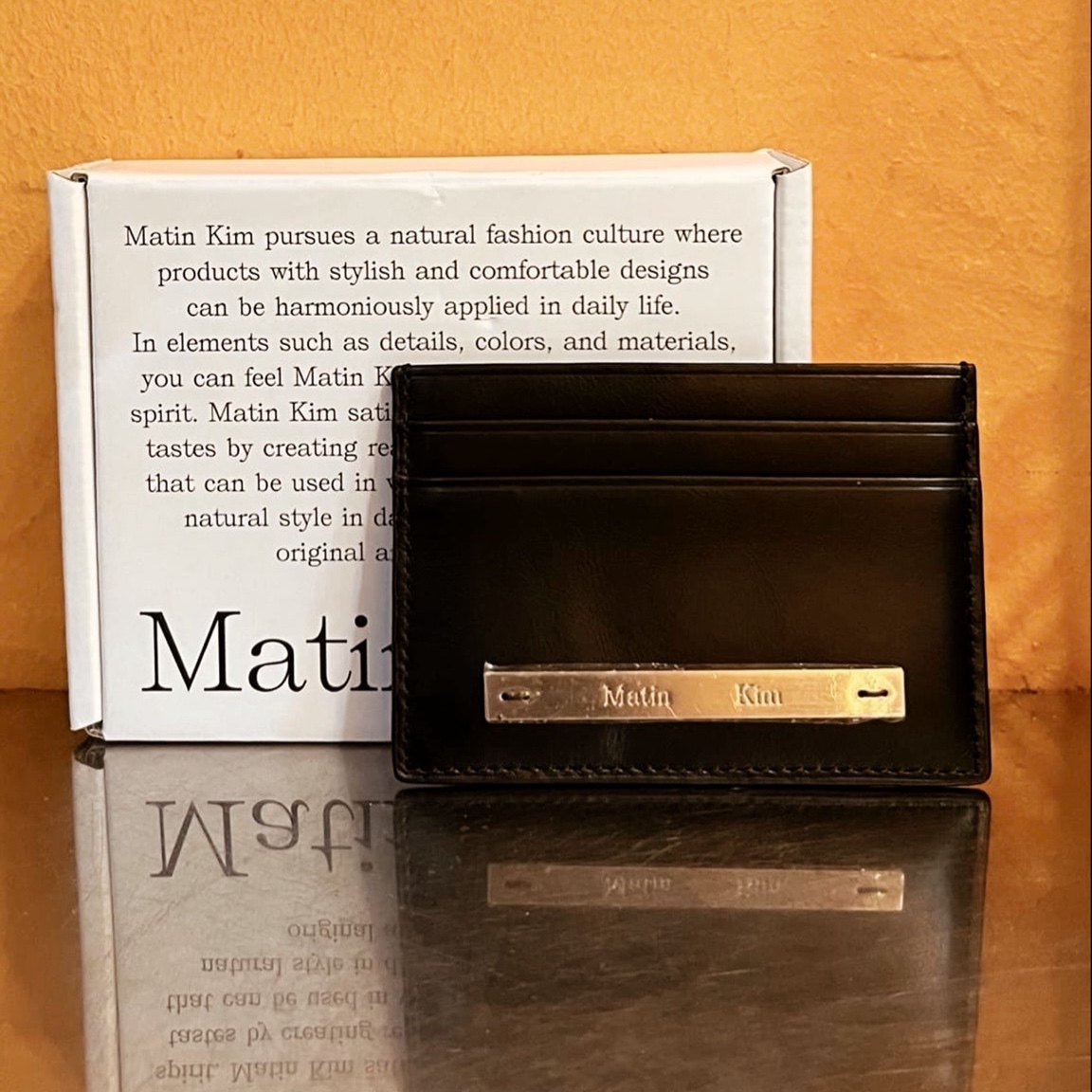 Matin Kim Vintage Card Wallet Black 착용 스타일