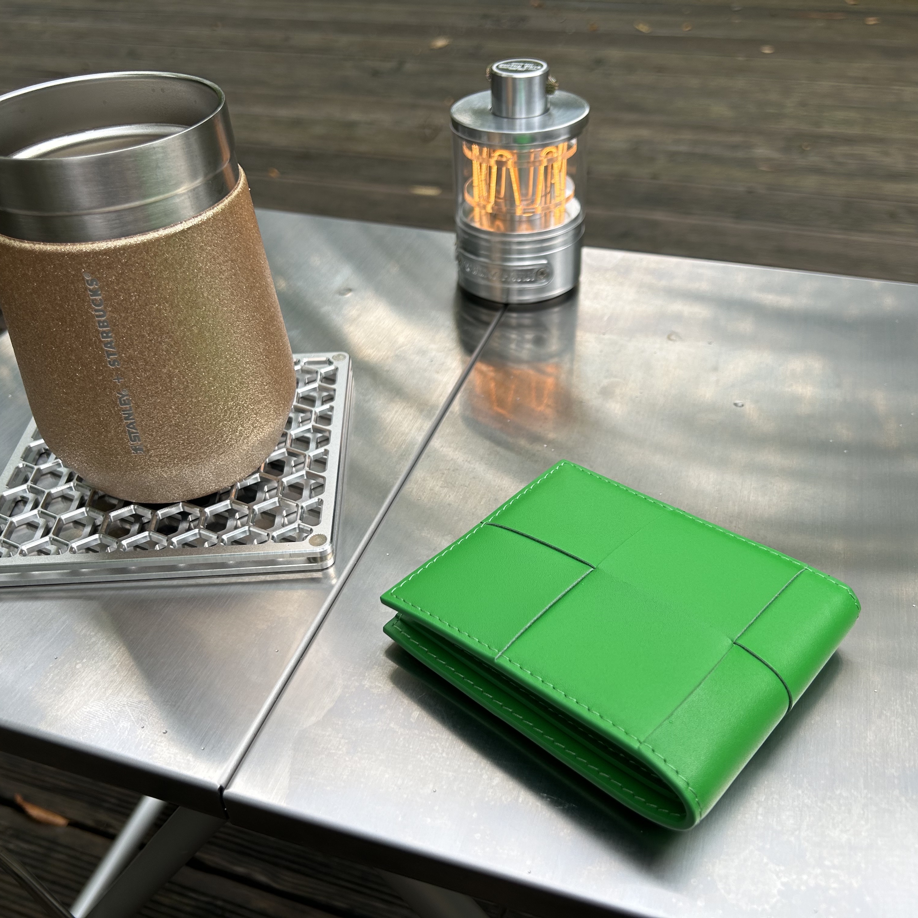 Bottega Veneta Bi-Fold Wallet Parakeet, Snow Peak Takibi My Table 착용 스타일