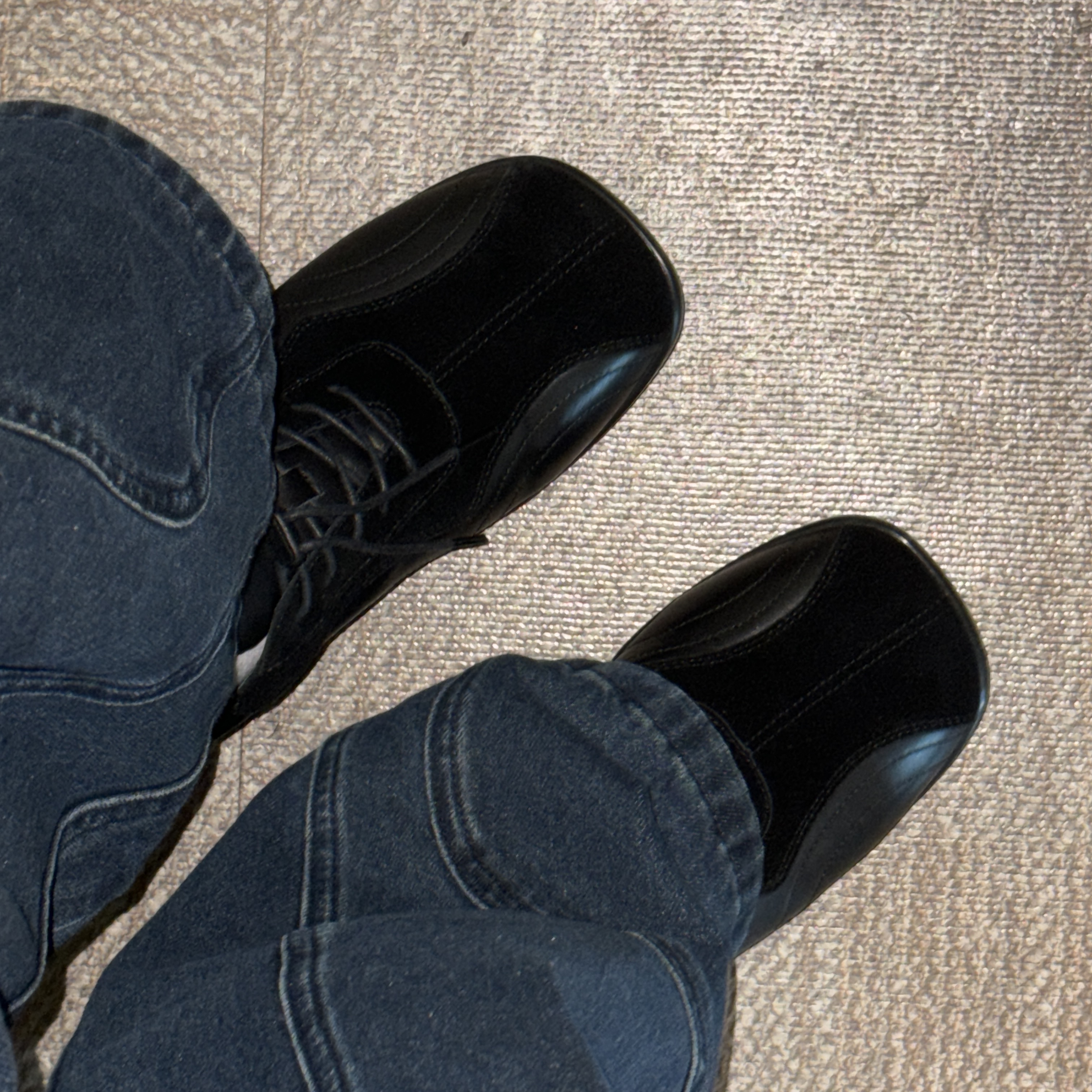Pemont Square Black 착용 스타일