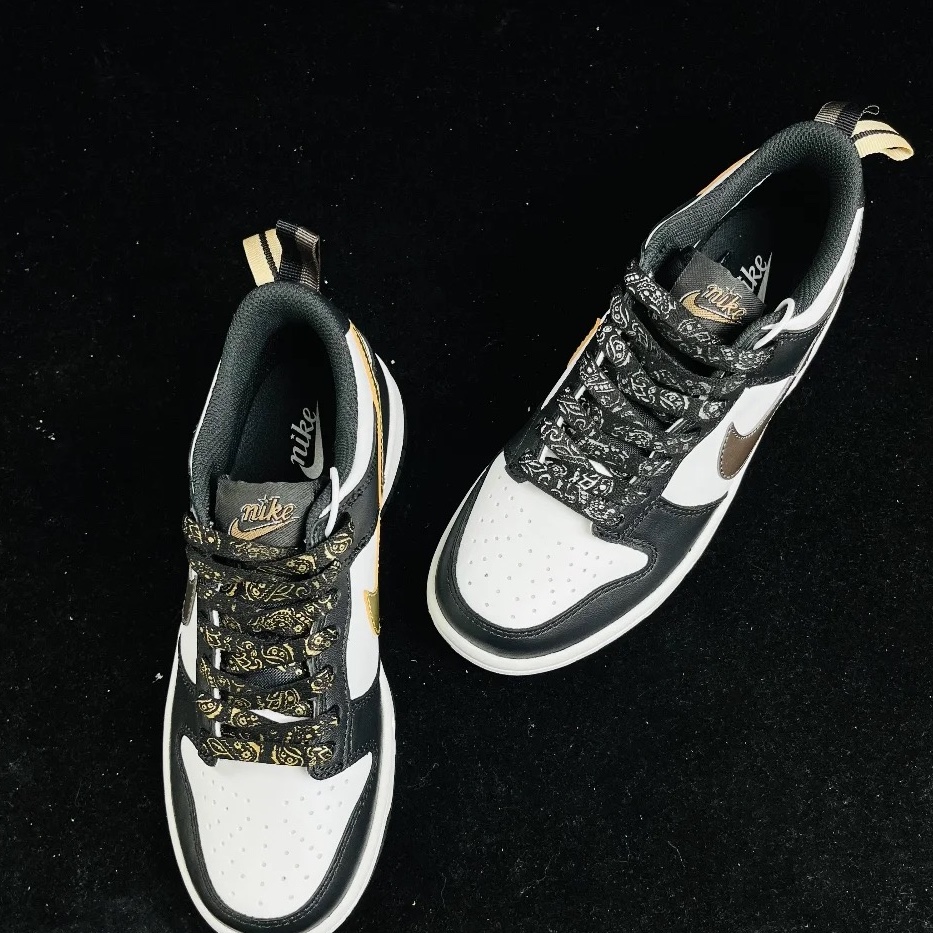 (GS) Nike Dunk Low SE Off Noir Summit White Metallic Pewter 착용 스타일 - 1